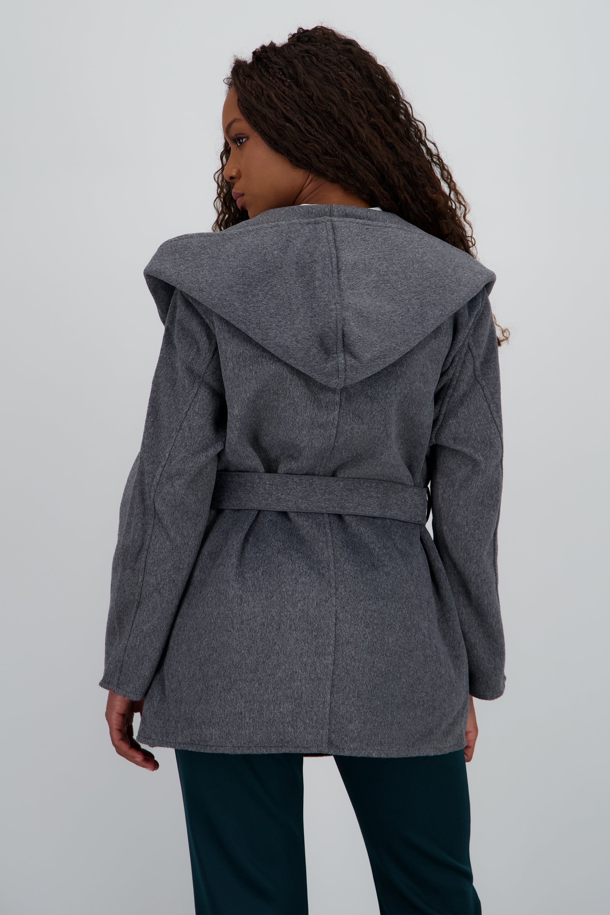 Abrigo corto detalle laso gorro GRIS