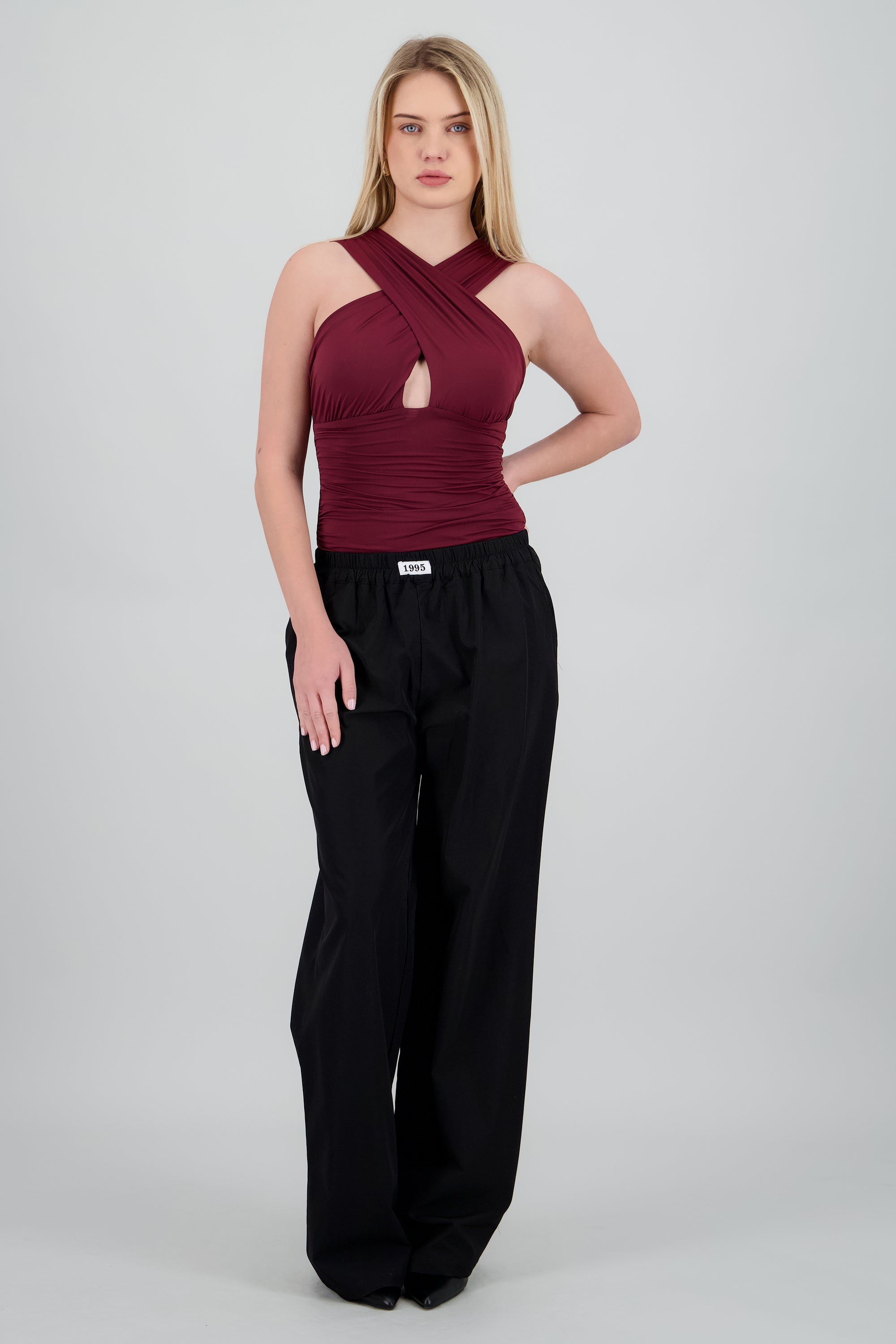 Pantalon liso recto detalle pretina NEGRO