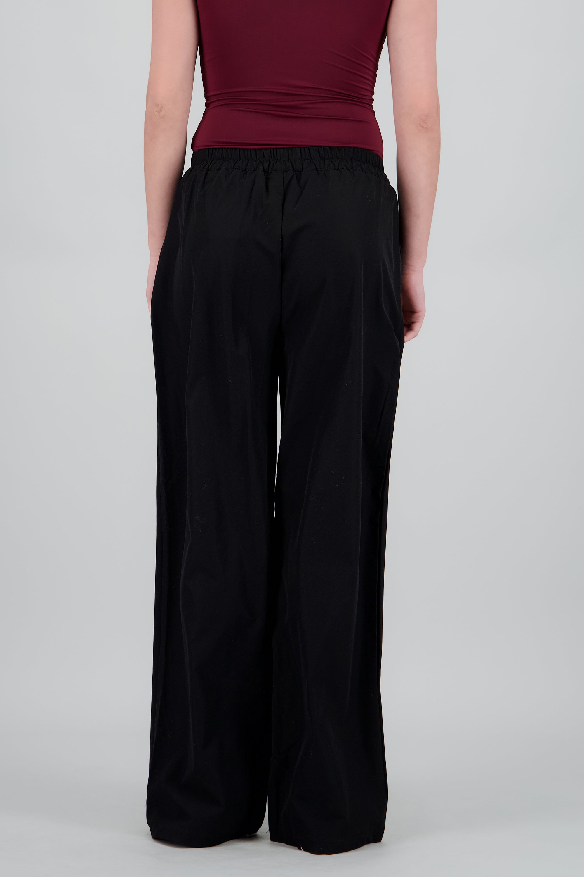 Pantalon liso recto detalle pretina NEGRO