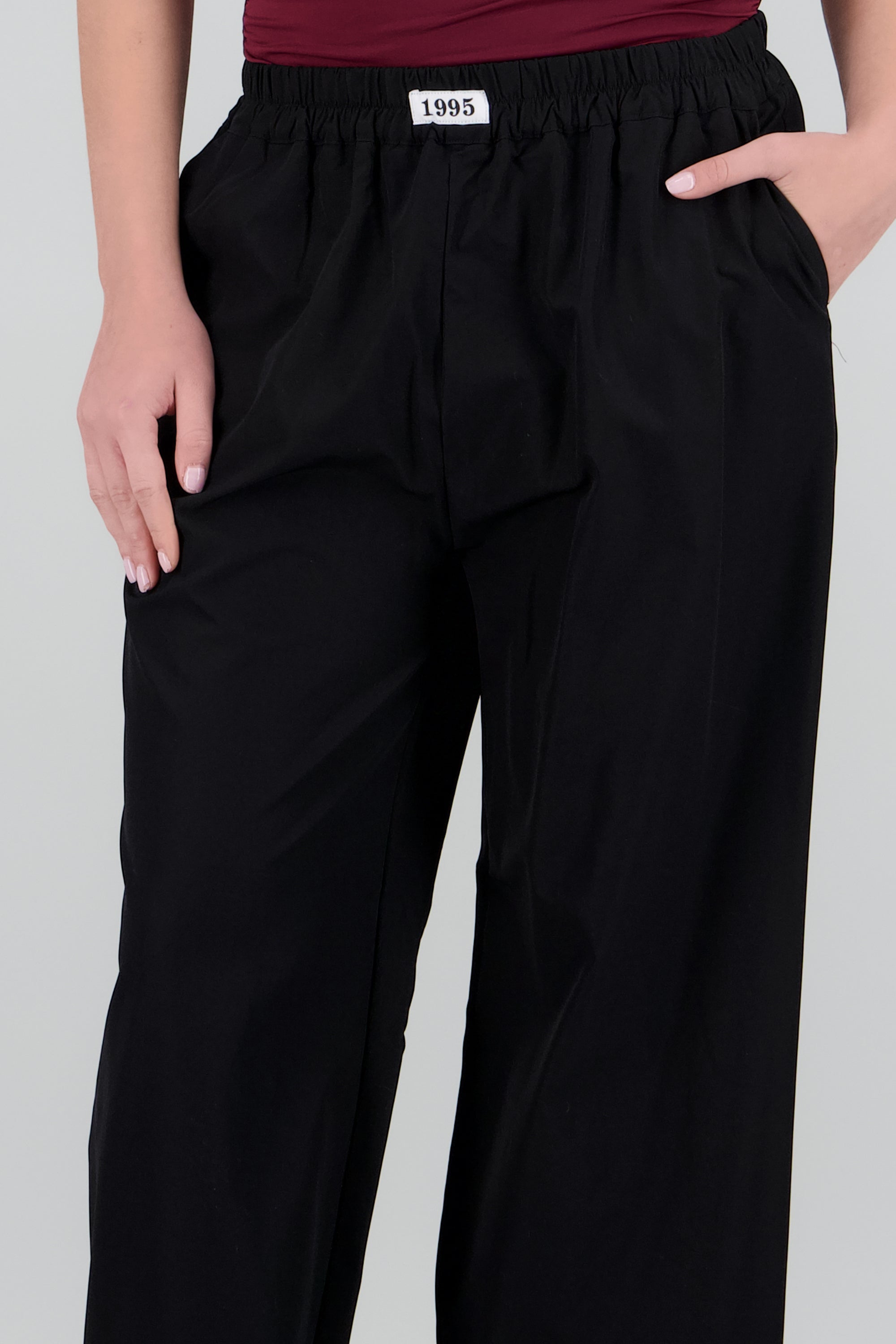 Pantalon liso recto detalle pretina NEGRO
