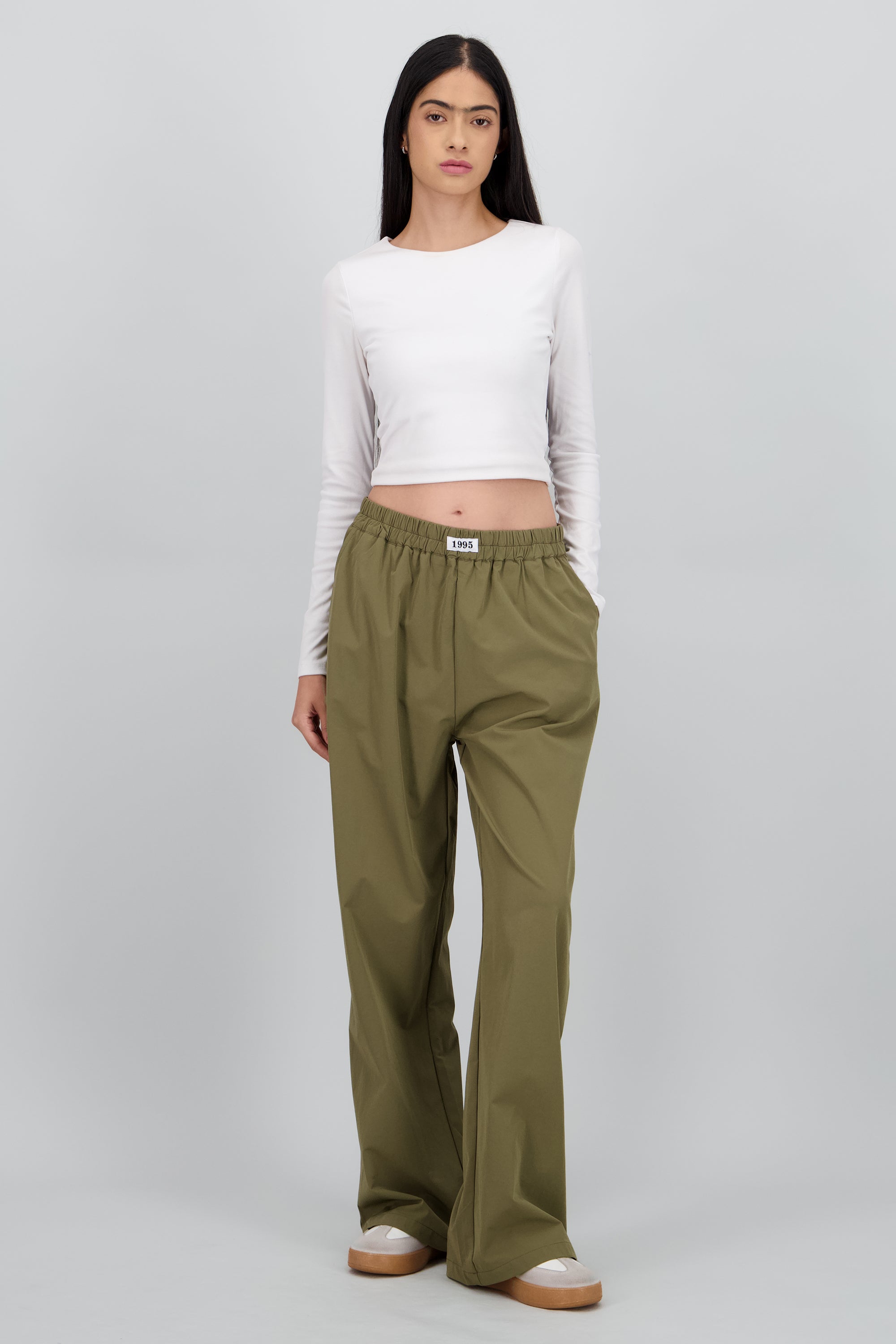 Pantalon liso recto detalle pretina OLIVO