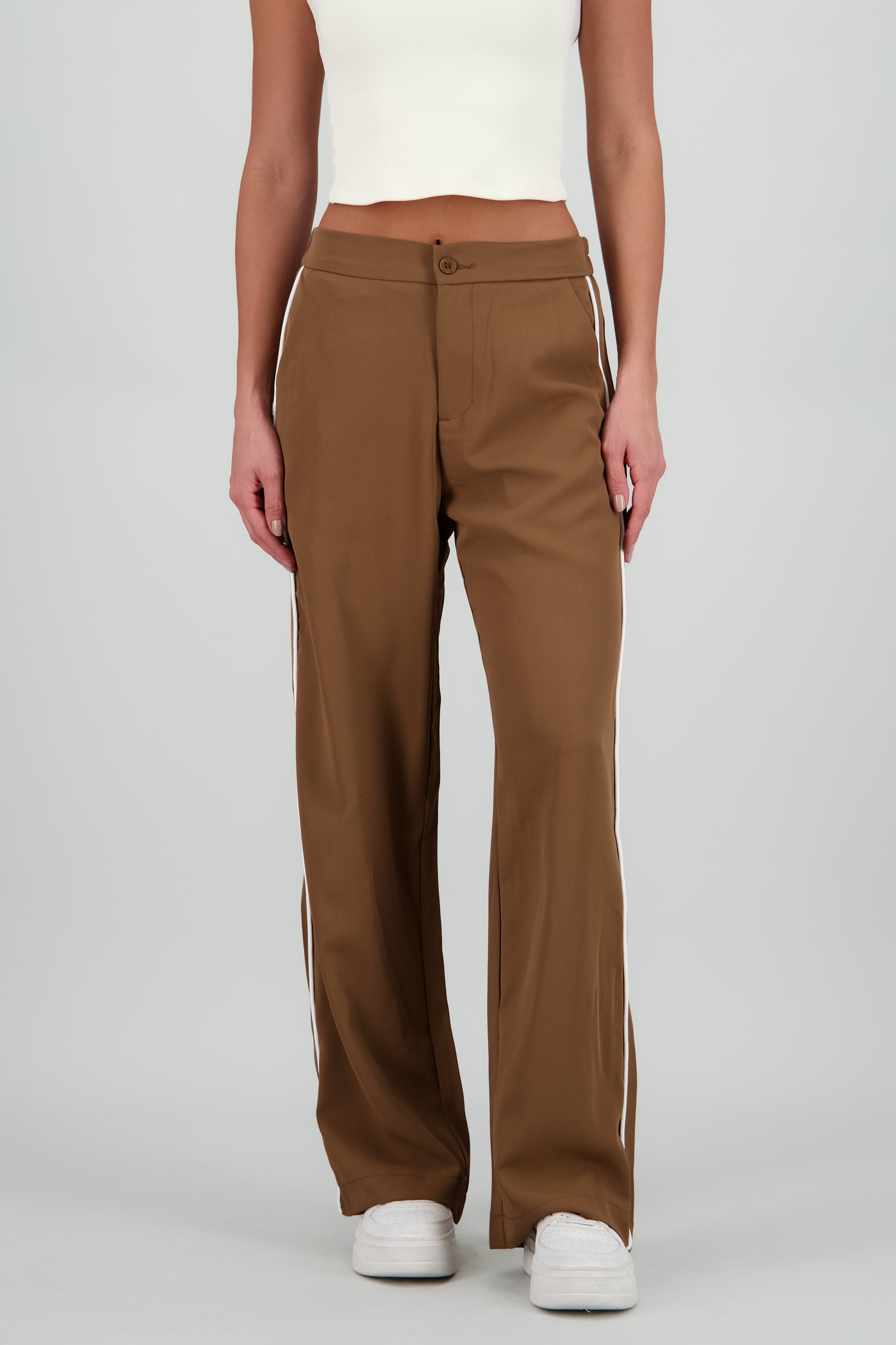 Pantalon recto detalle rayas costado CAFE