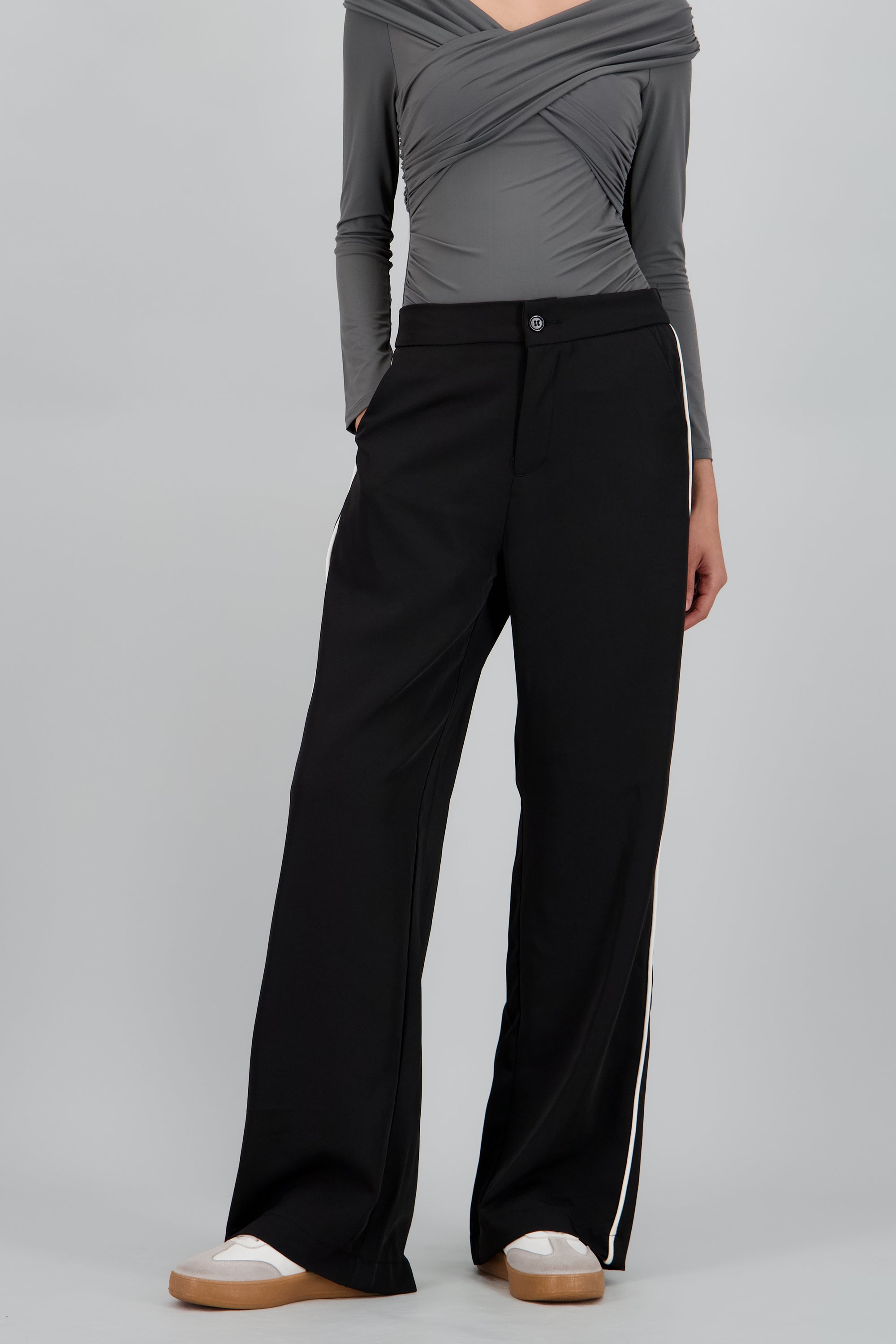 Pantalon recto detalle rayas costado NEGRO