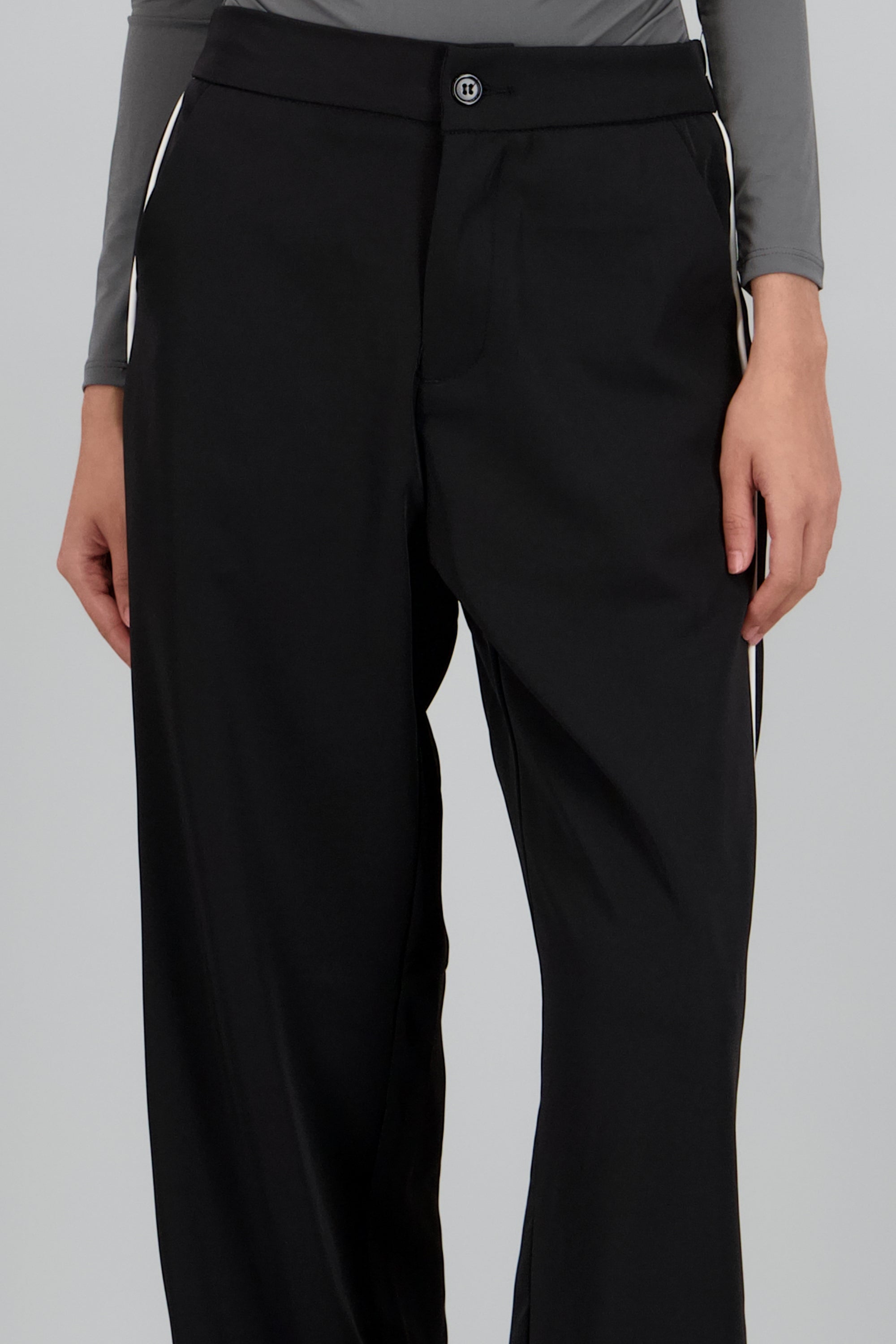 Pantalon recto detalle rayas costado NEGRO