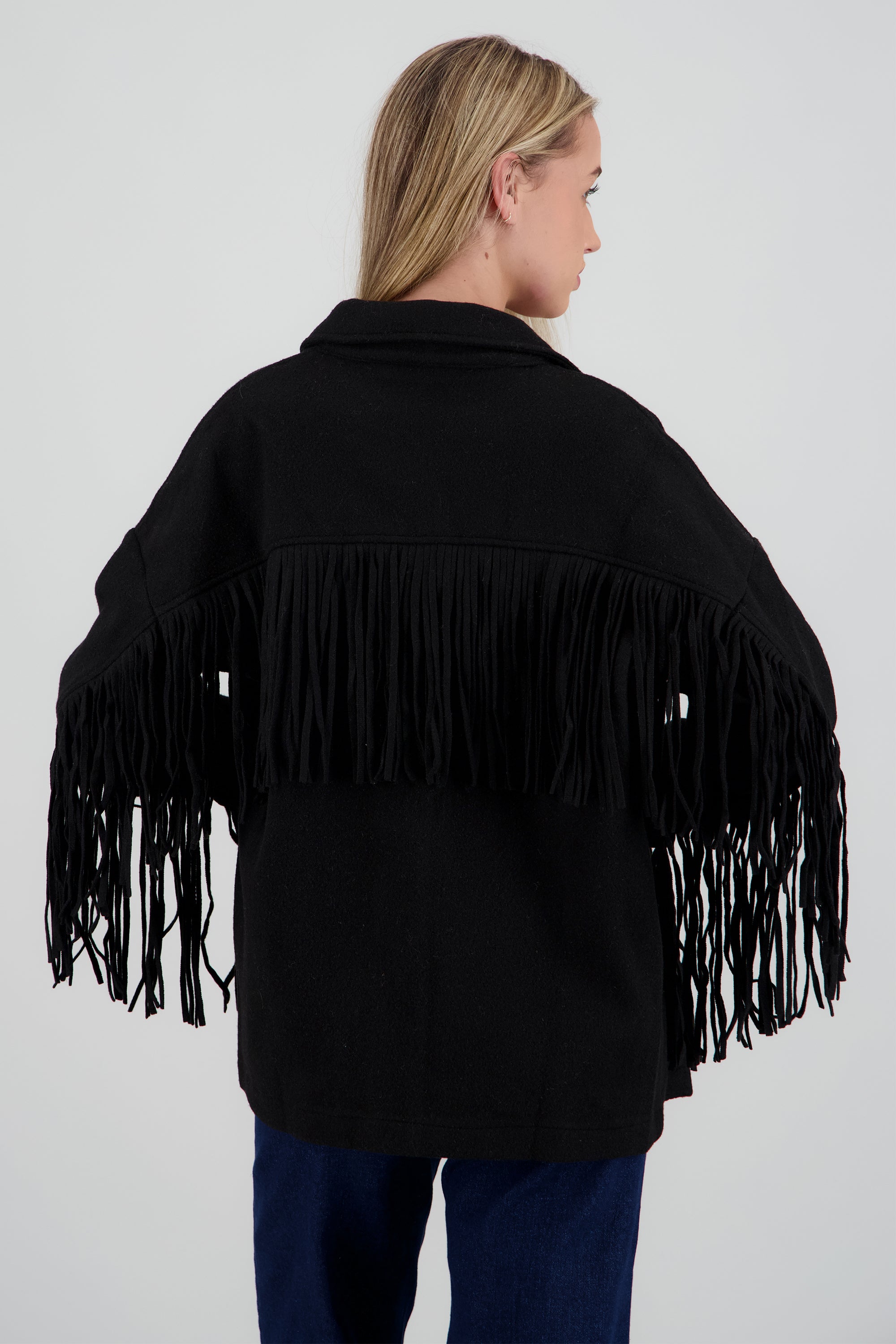 CHAMARRA DETALLE FRINGE NEGRO