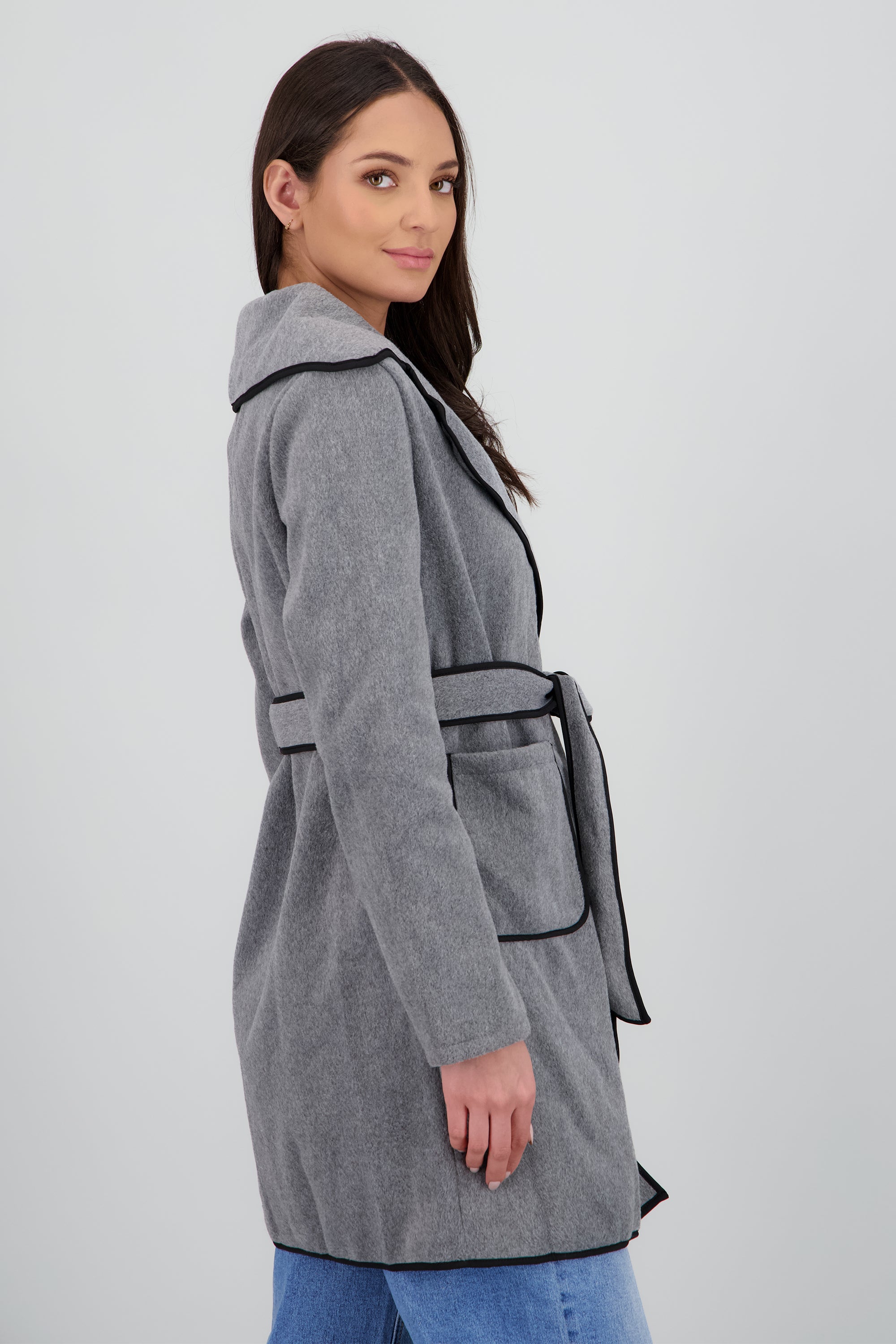 Abrigo corto detalle contraste laso GRIS