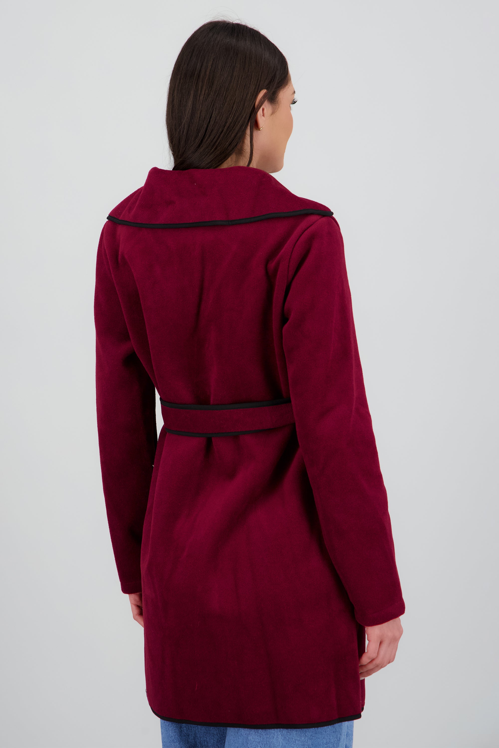 Abrigo corto detalle contraste laso VINO