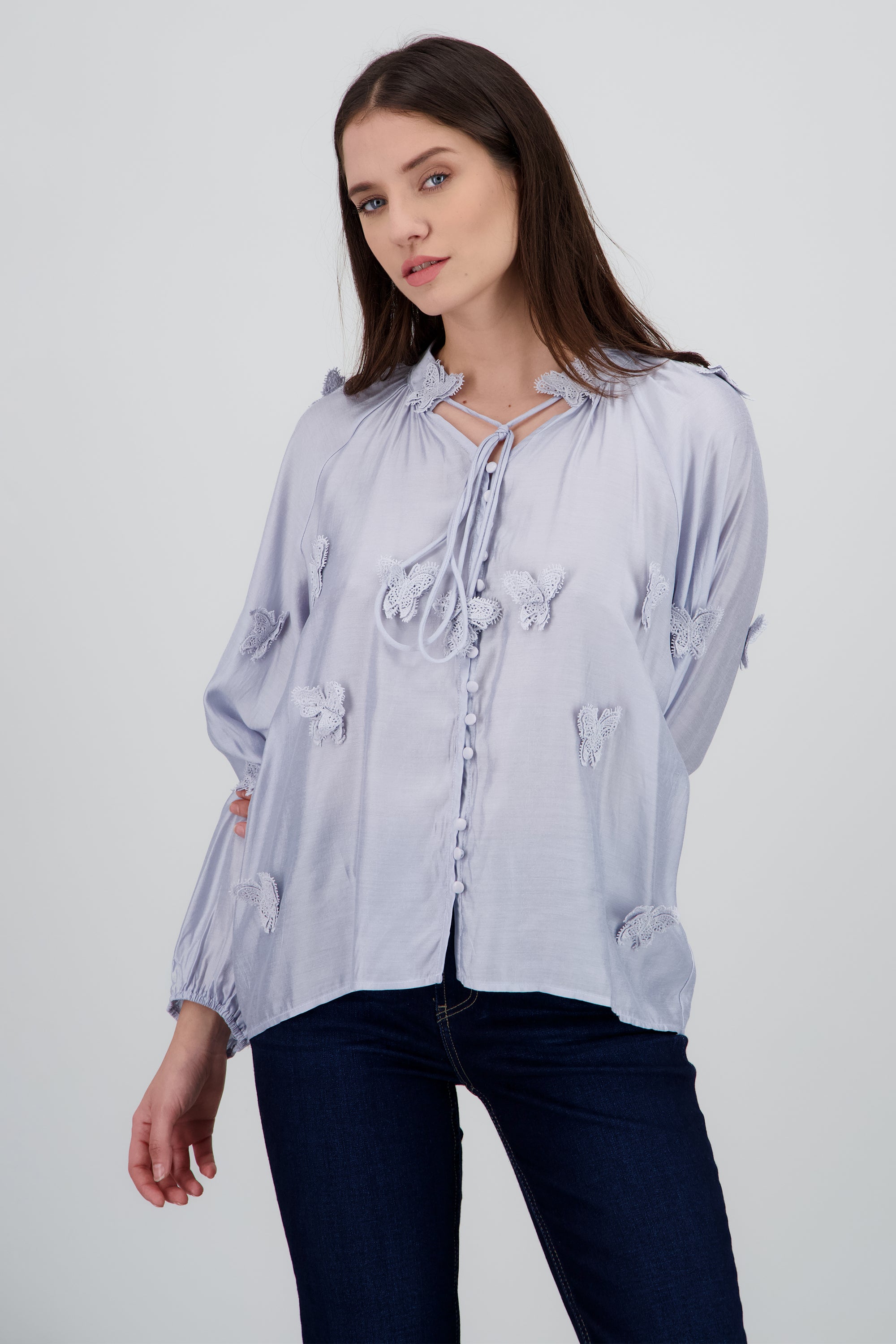 Blusa manga larga detalle mariposas 3d AZUL