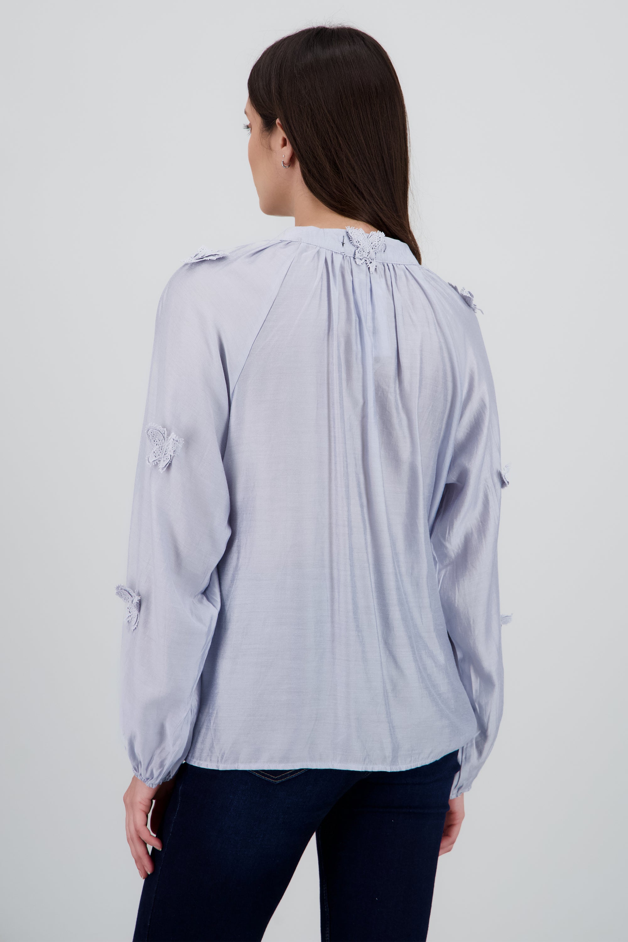 Blusa manga larga detalle mariposas 3d AZUL
