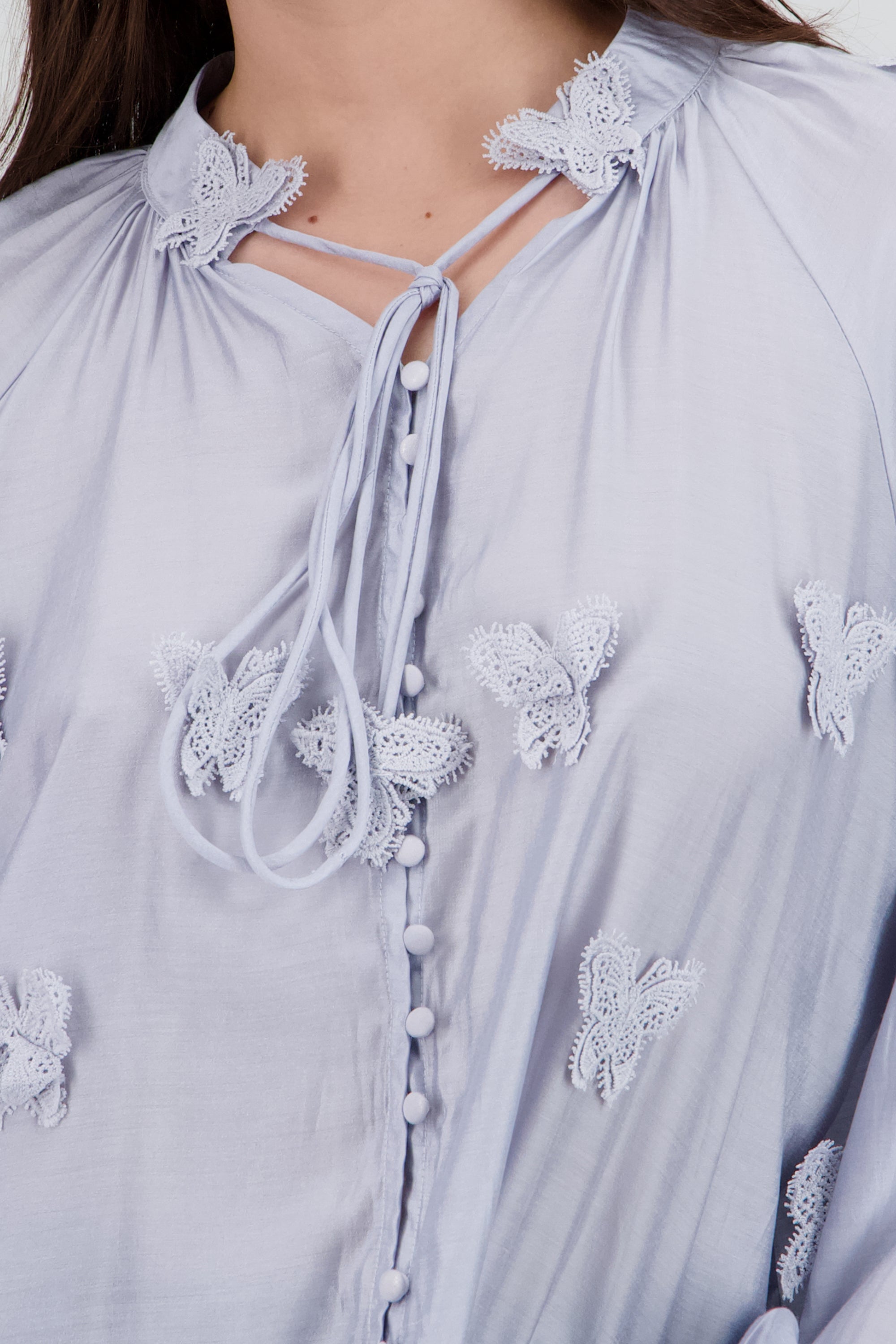 Blusa manga larga detalle mariposas 3d AZUL