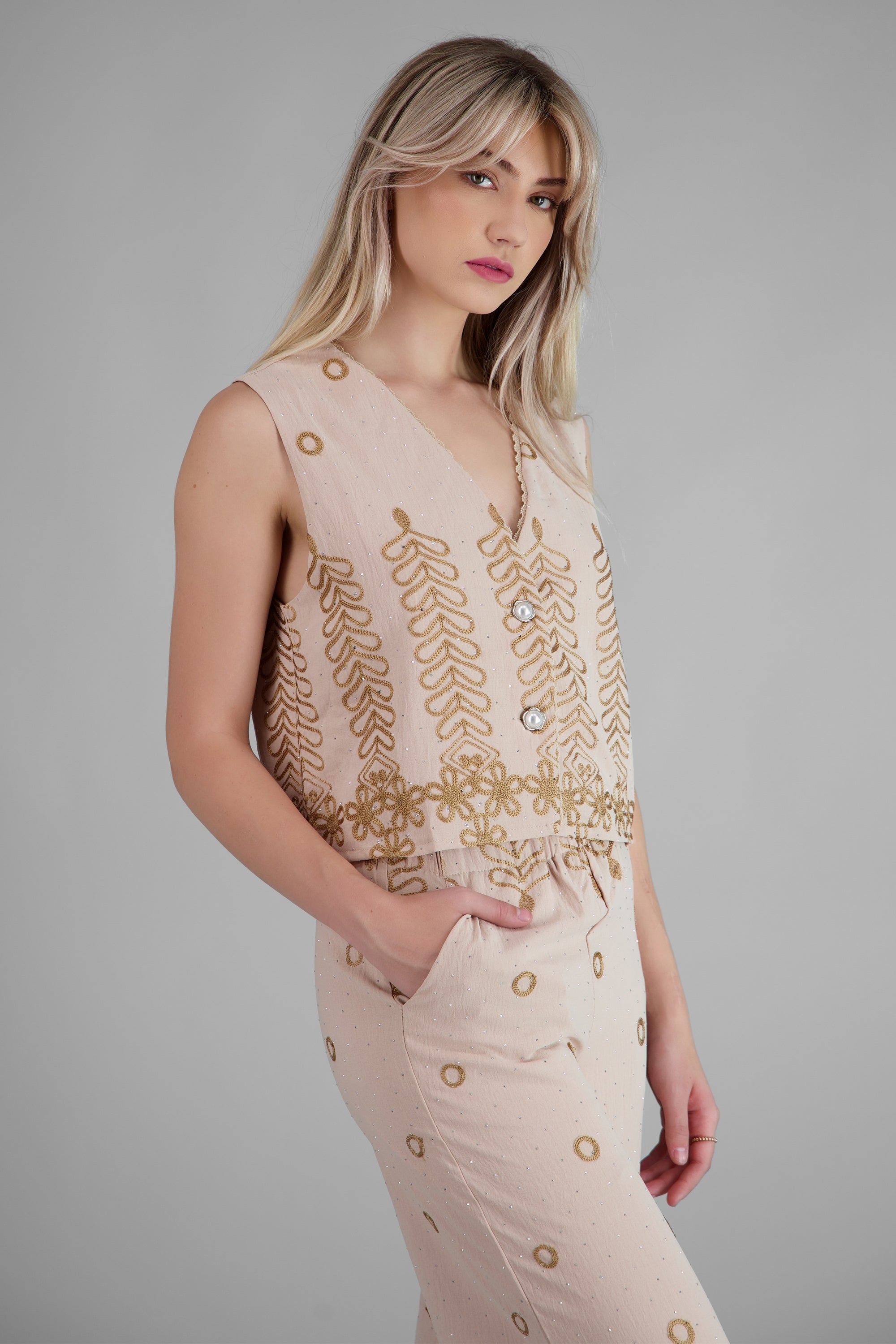 Chaleco corto detalle bordado BEIGE