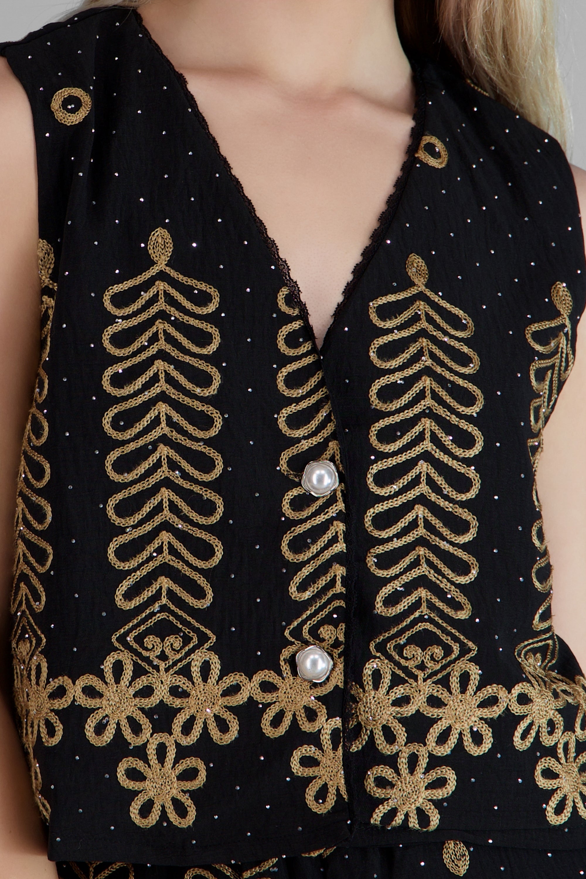 Chaleco corto detalle bordado NEGRO