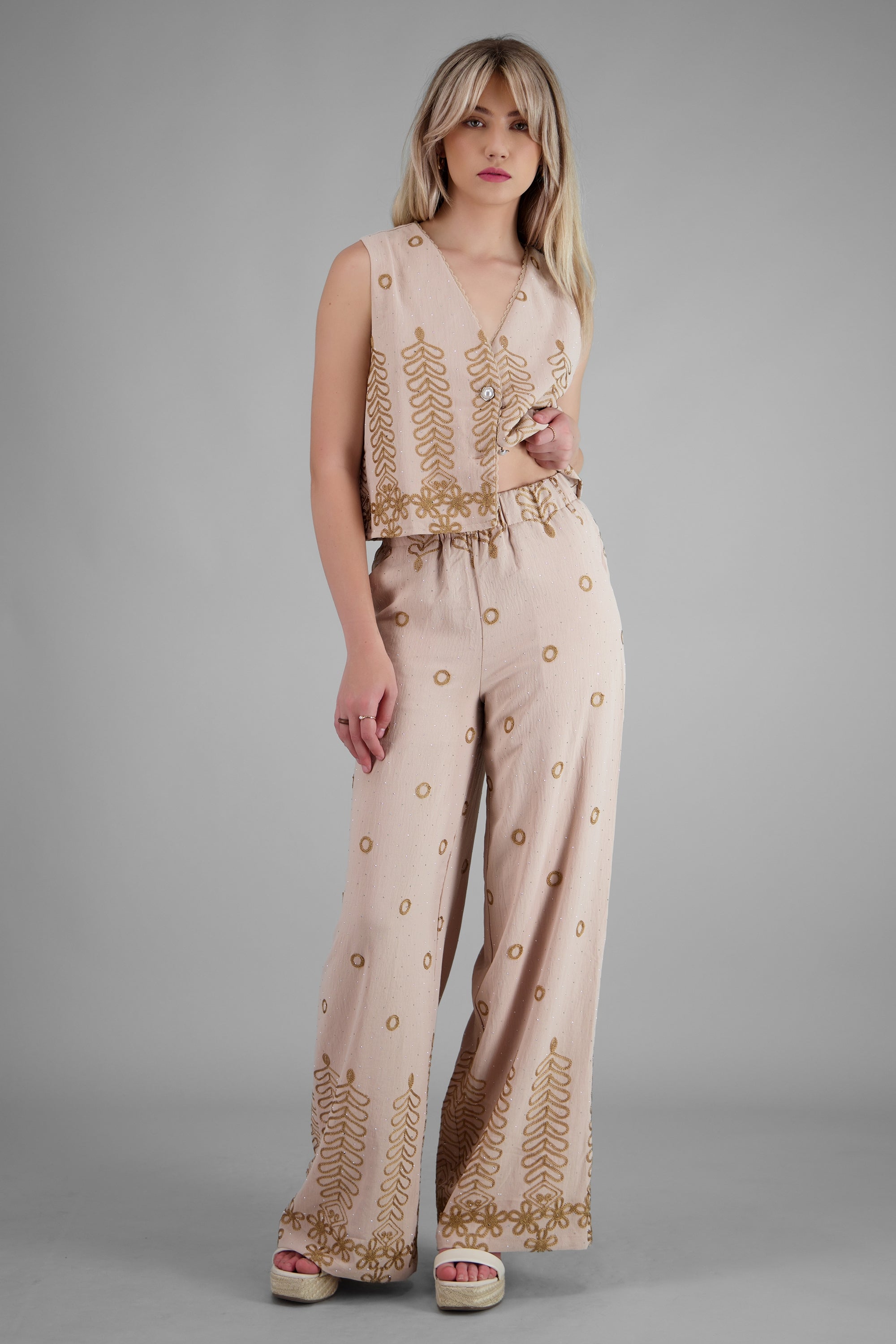 Pantalon recto detalle bordado BEIGE