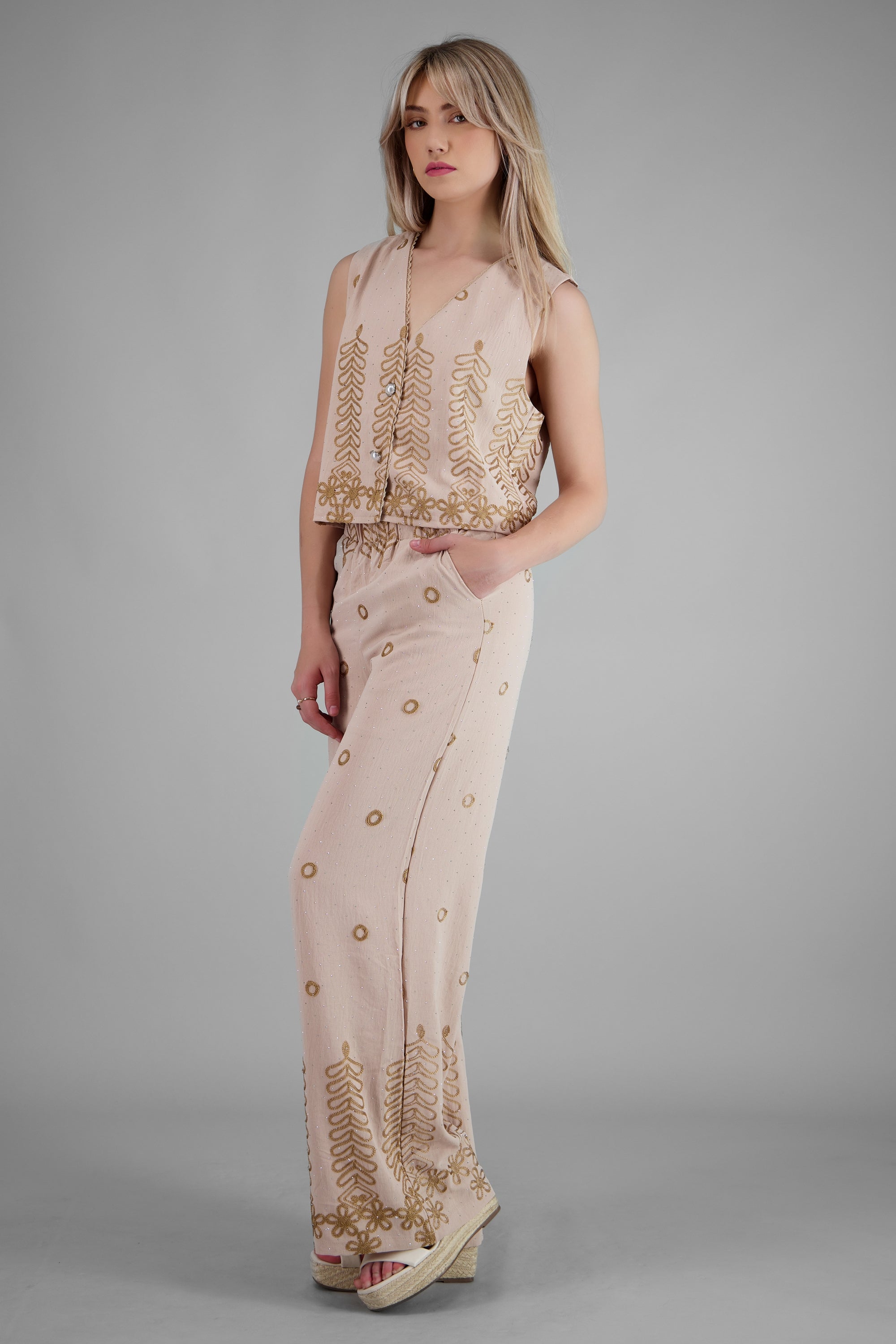 Pantalon recto detalle bordado BEIGE