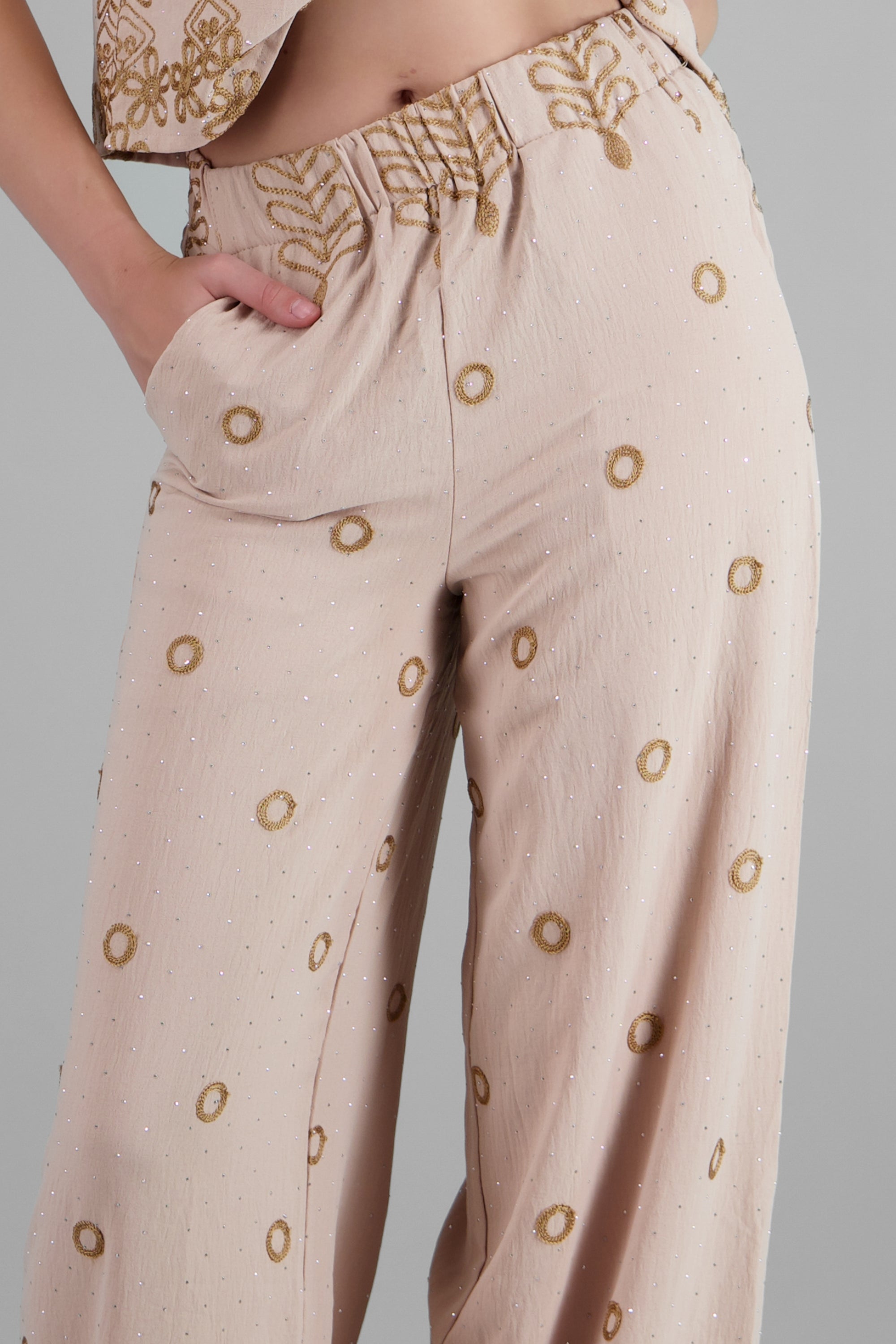 Pantalon recto detalle bordado BEIGE