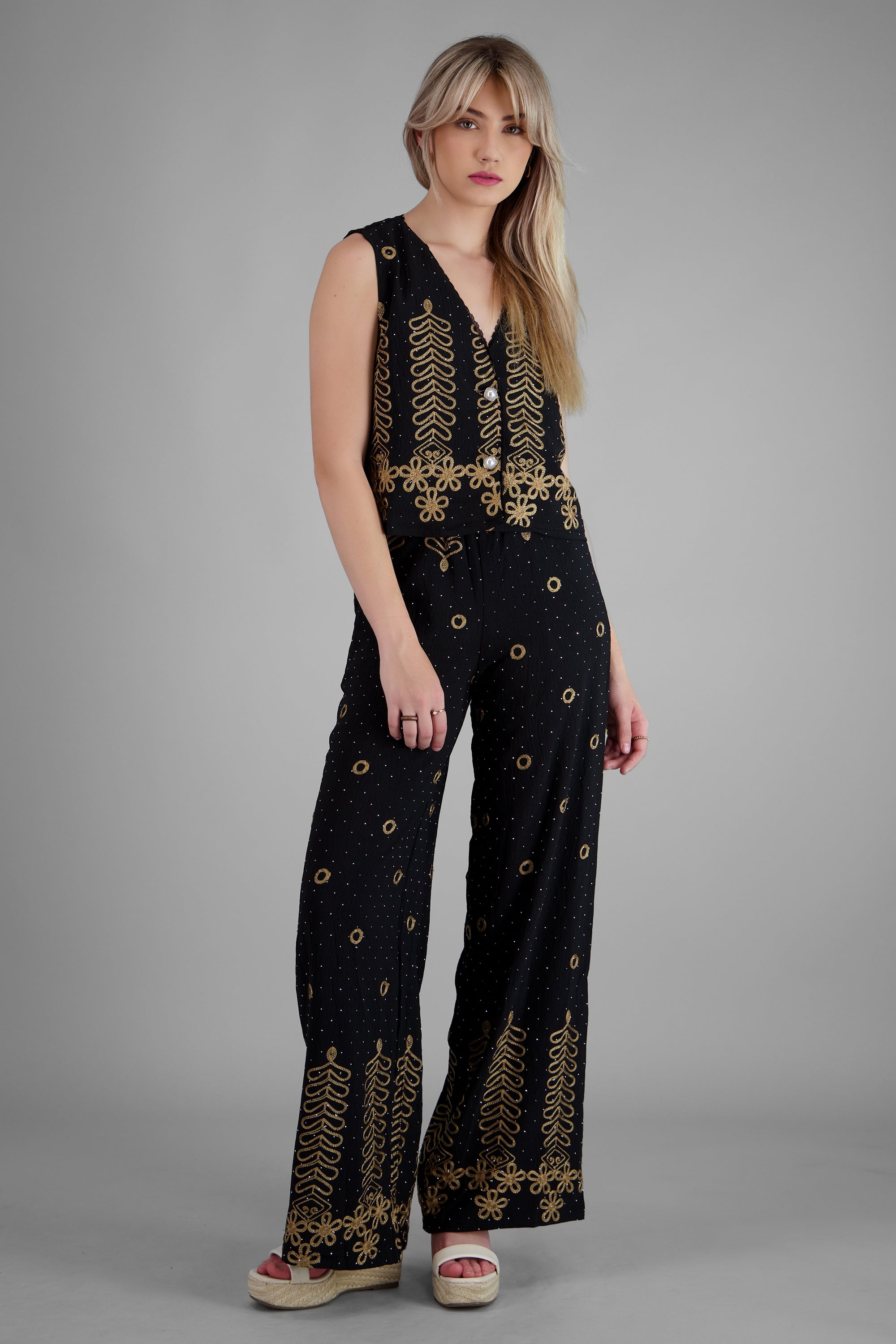 Pantalon recto detalle bordado NEGRO