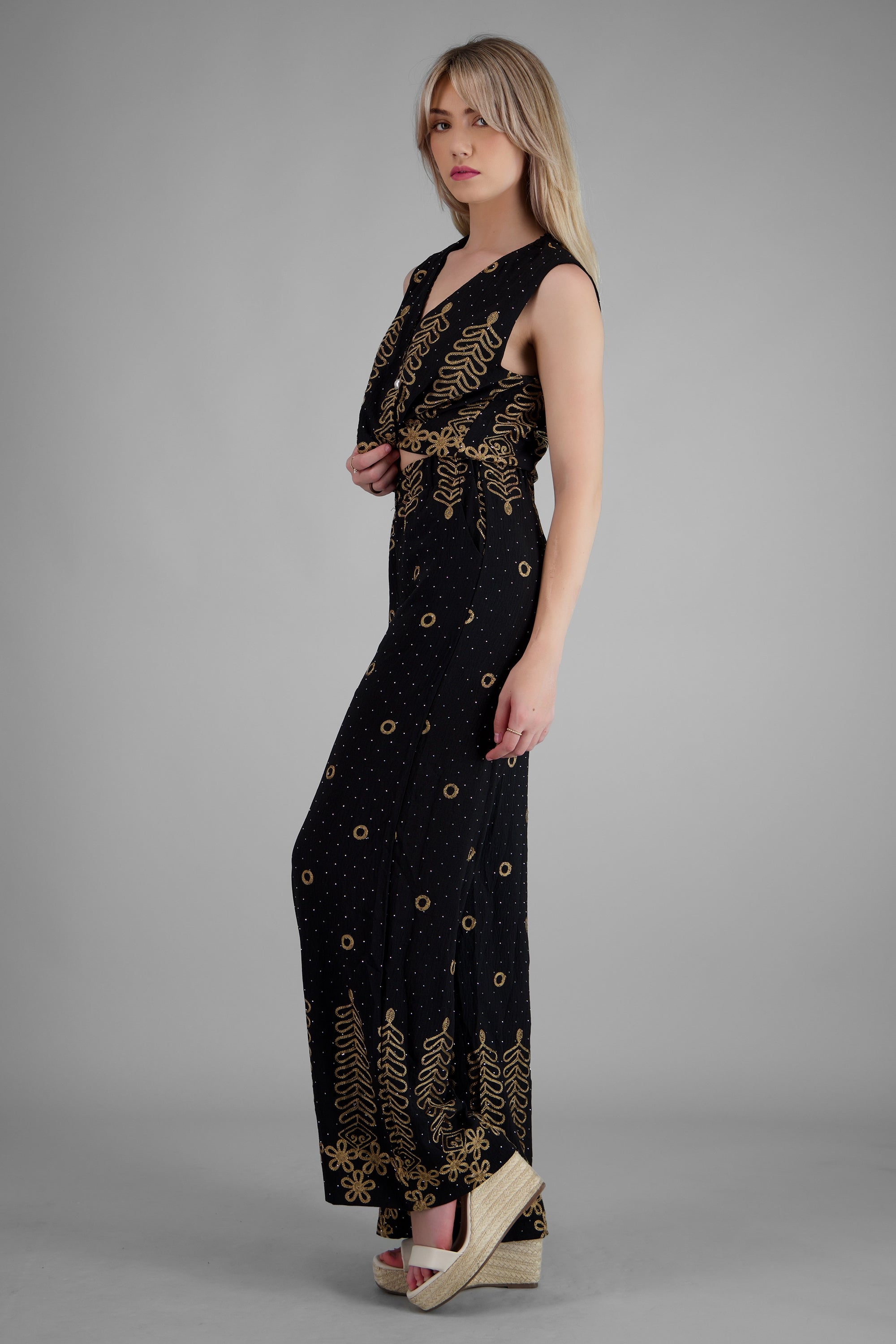 Pantalon recto detalle bordado NEGRO