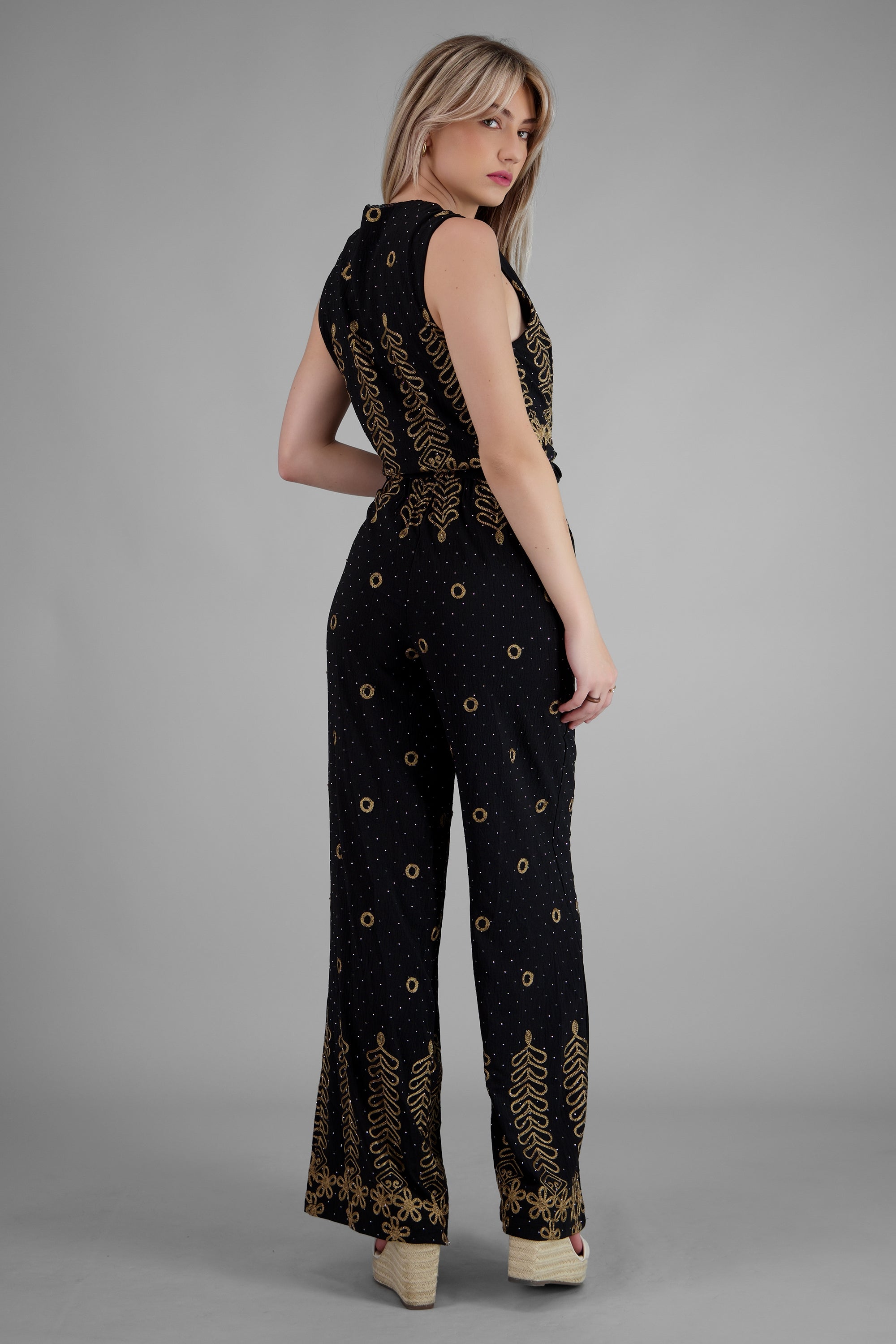 Pantalon recto detalle bordado NEGRO