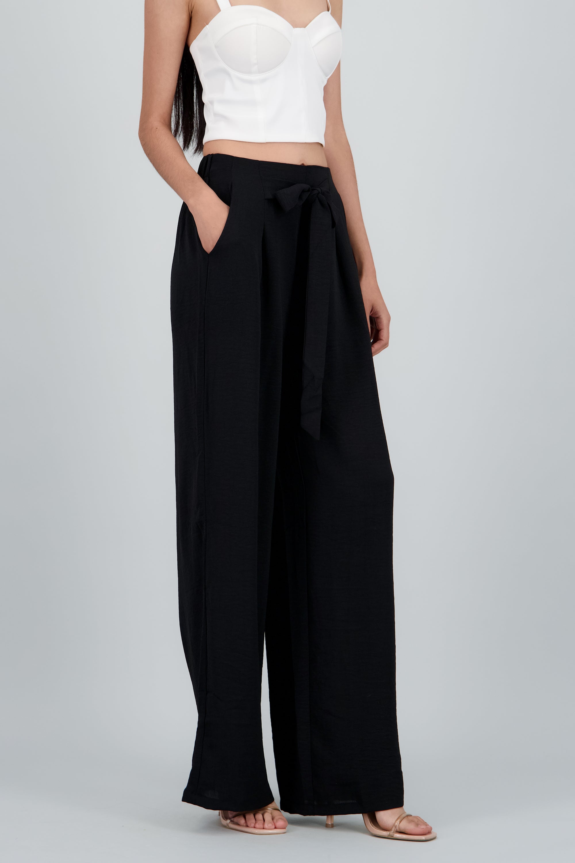 Pantalon amplio detalle amarre NEGRO