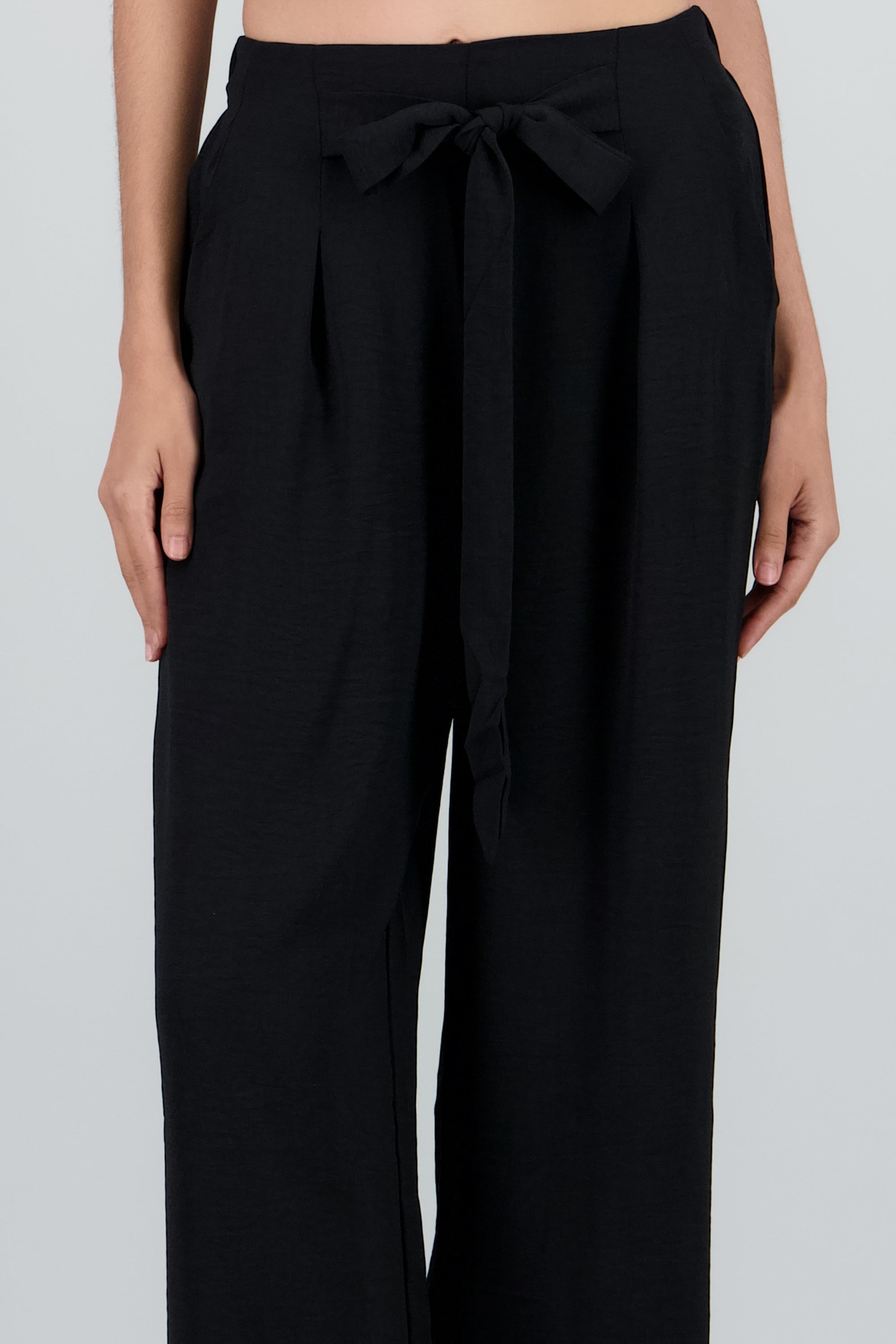 Pantalon amplio detalle amarre NEGRO