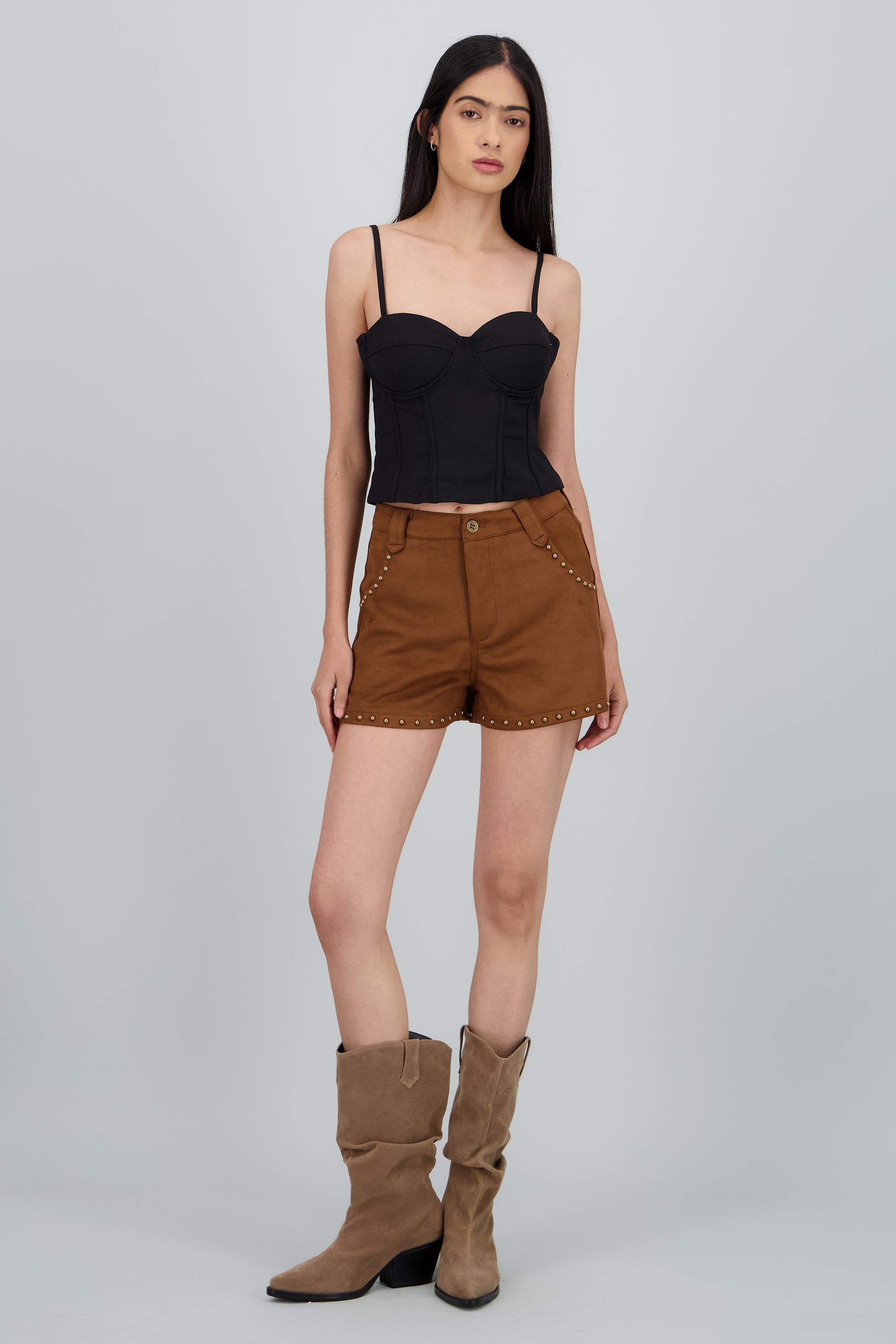 Short suede detalle estoperoles CHOCOLATE