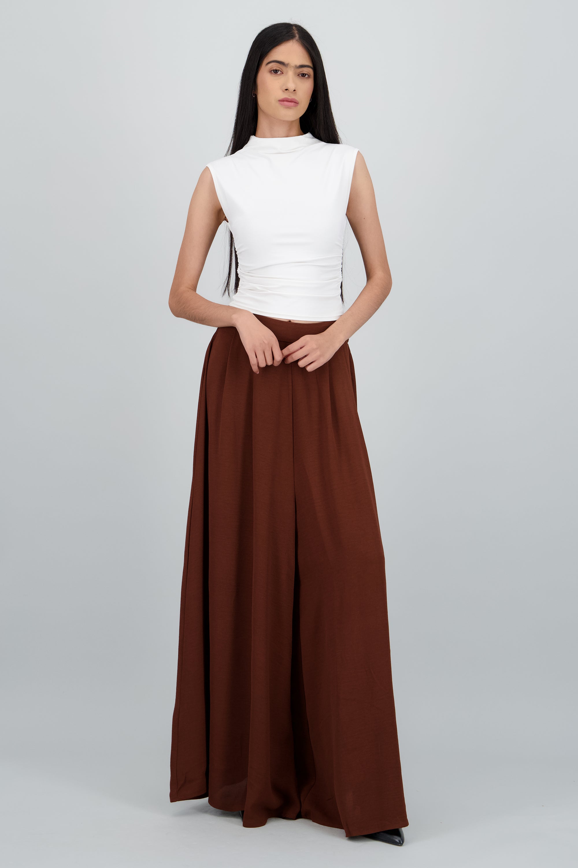 Pantalon wide leg liso con pretina CHOCOLATE