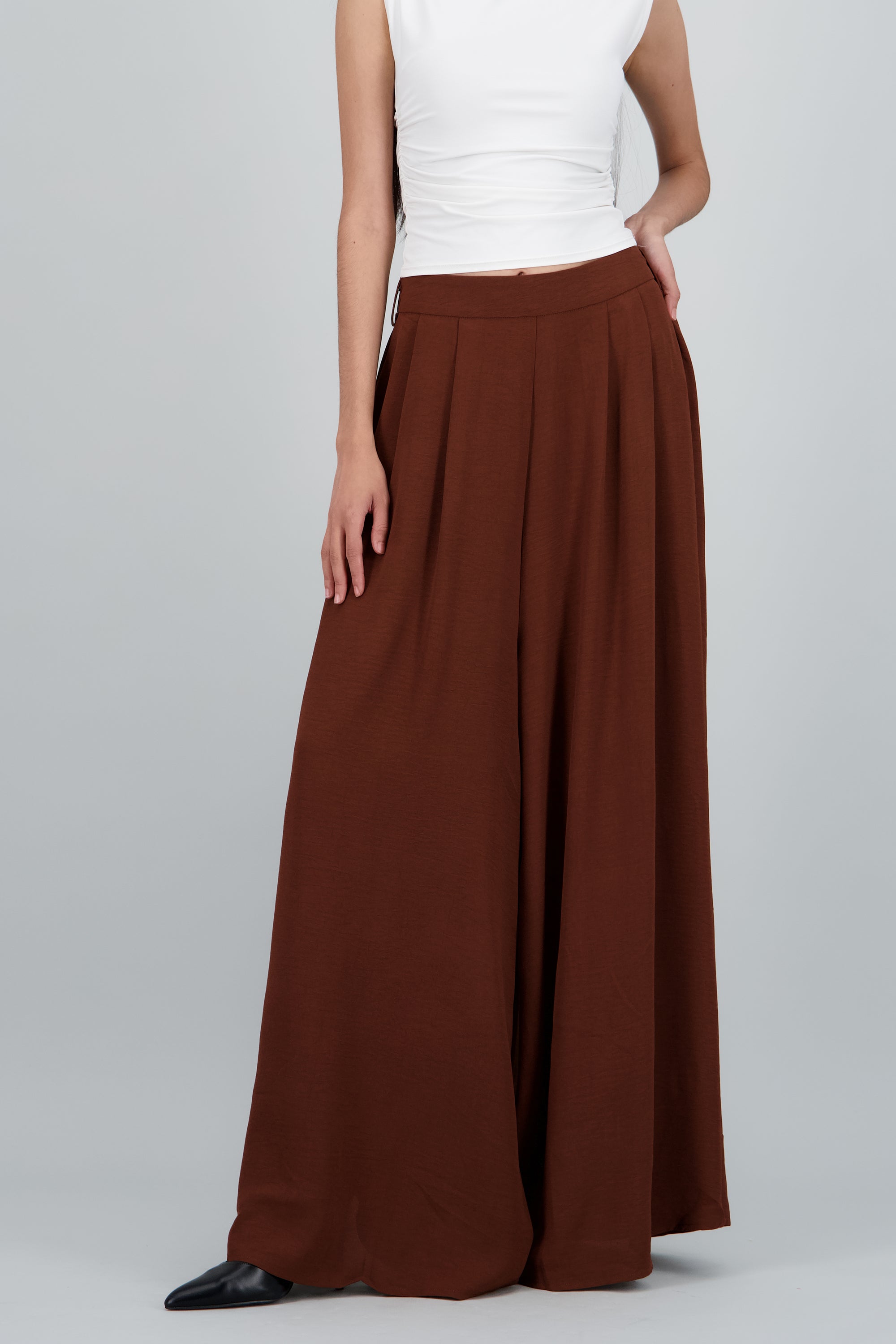 Pantalon wide leg liso con pretina CHOCOLATE