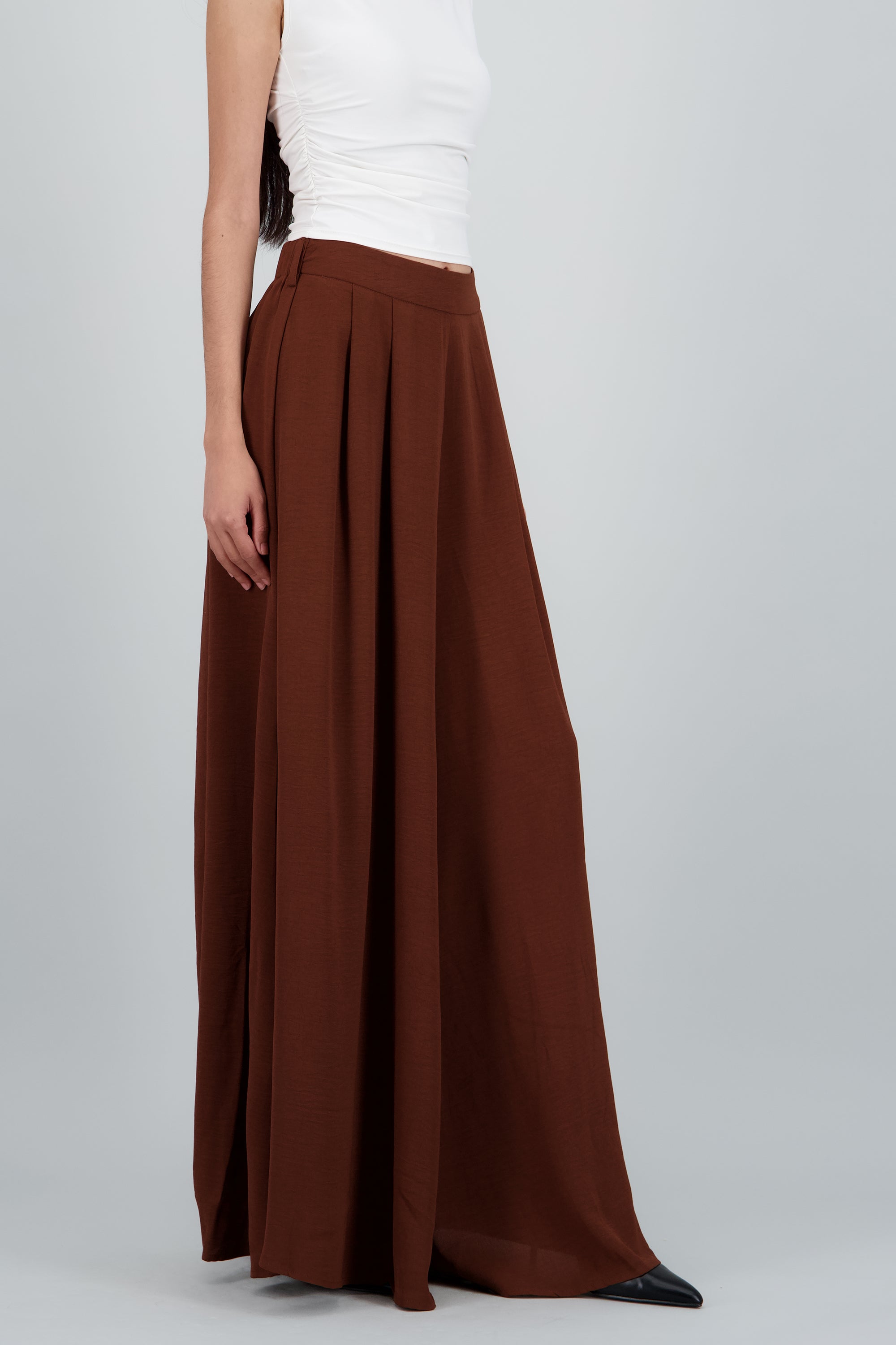 Pantalon wide leg liso con pretina CHOCOLATE