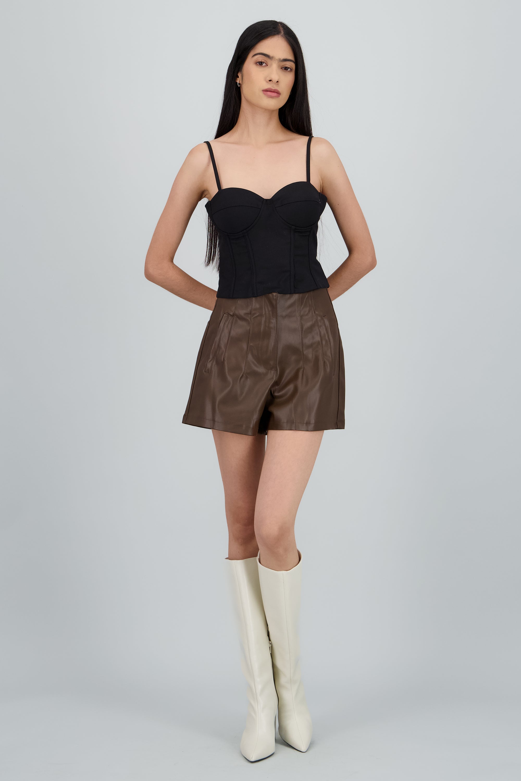 Short mini pu detalle pinzas CHOCOLATE