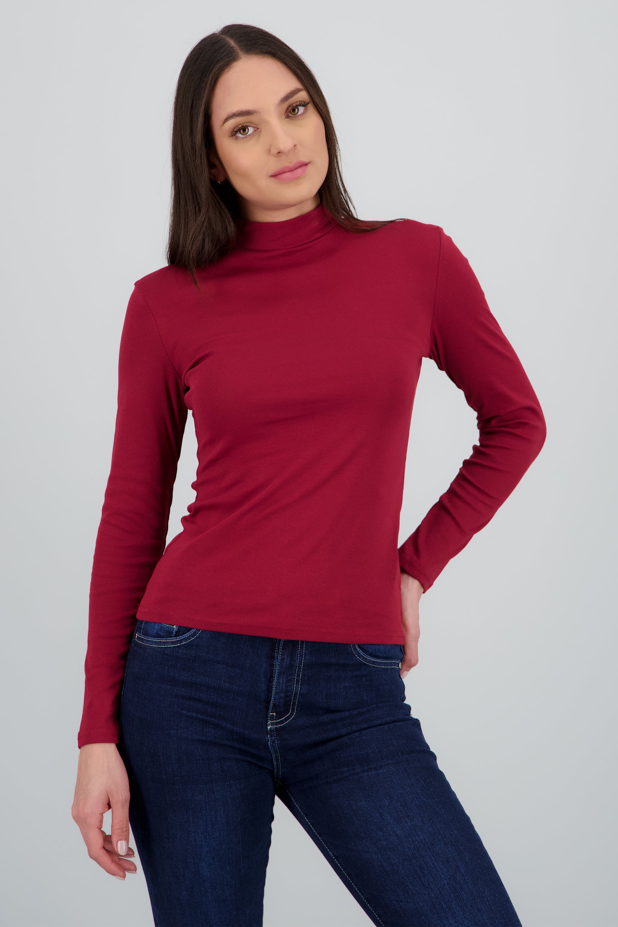 Top liso manga larga cuello alto CIRUELA