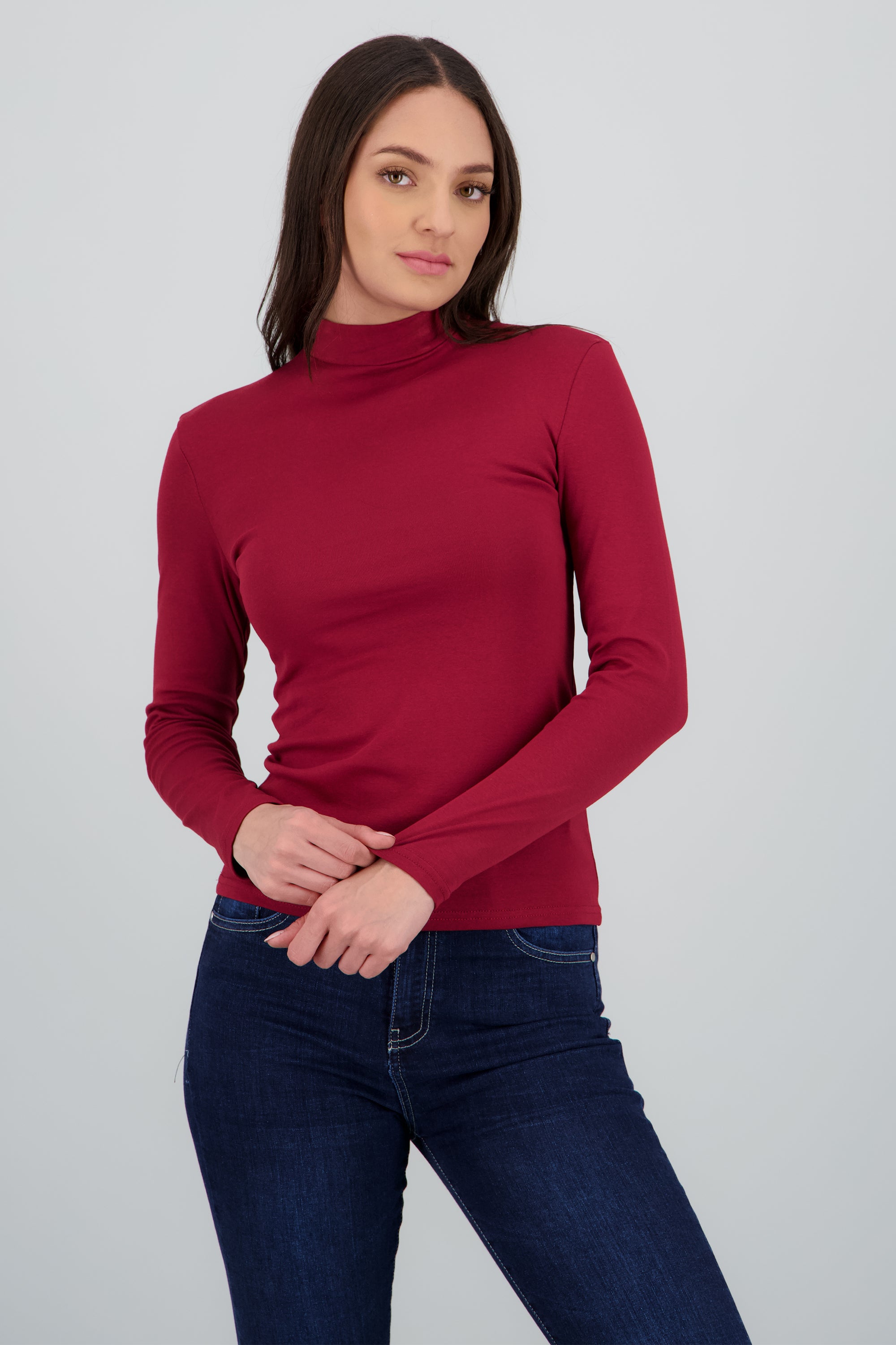 Top liso manga larga cuello alto CIRUELA