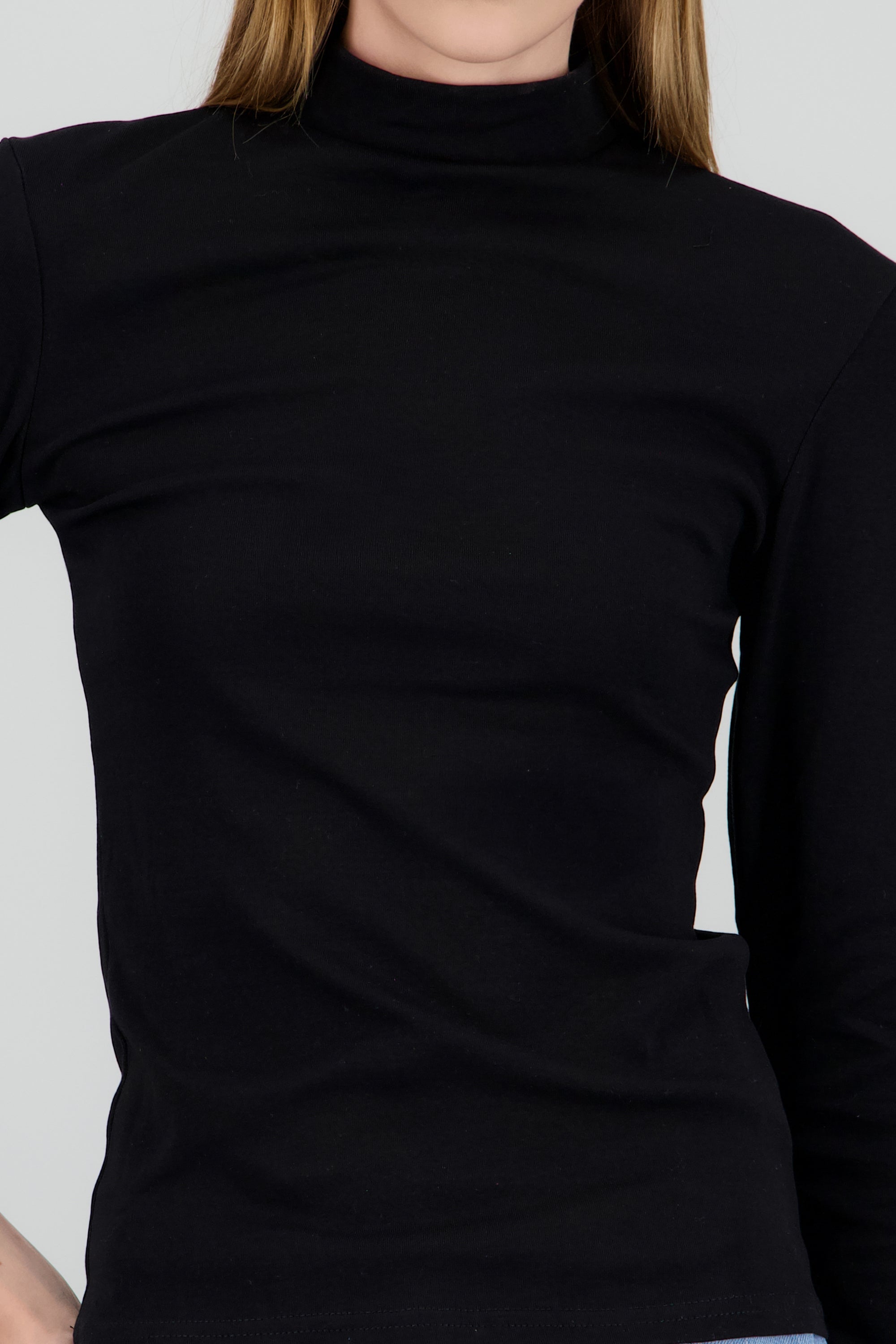 Top liso manga larga cuello alto NEGRO