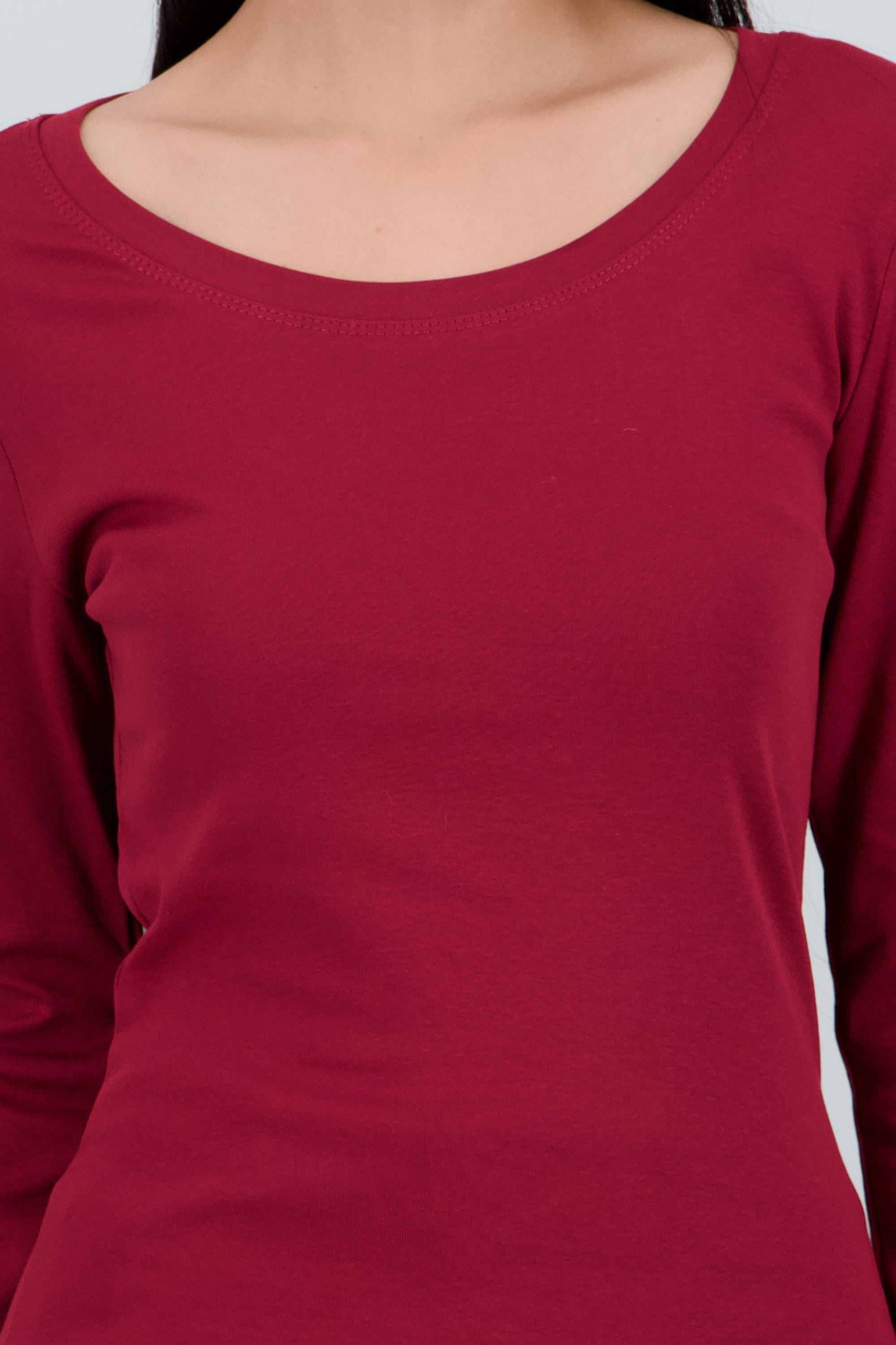 Top liso manga larga cuello redondo CIRUELA