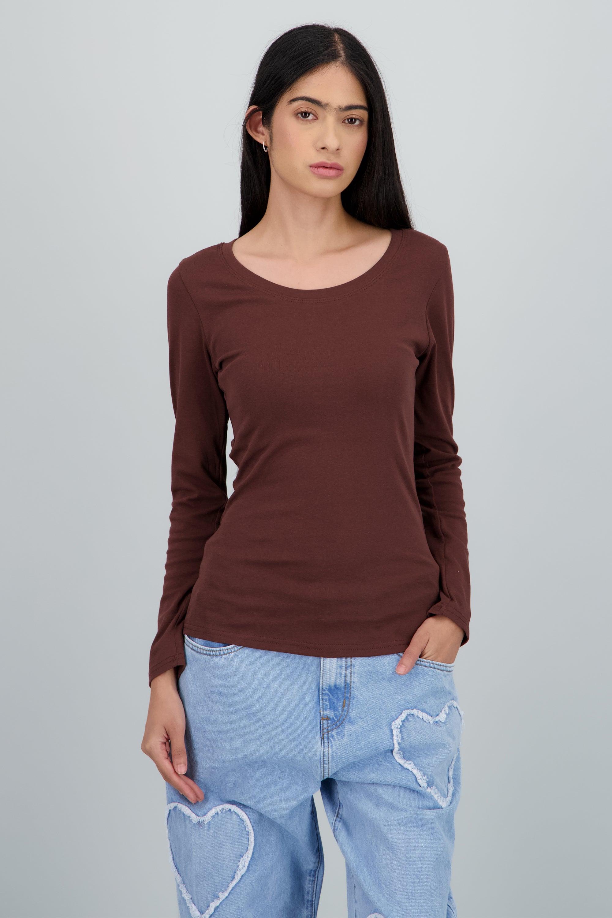 Top liso manga larga cuello redondo CHOCOLATE