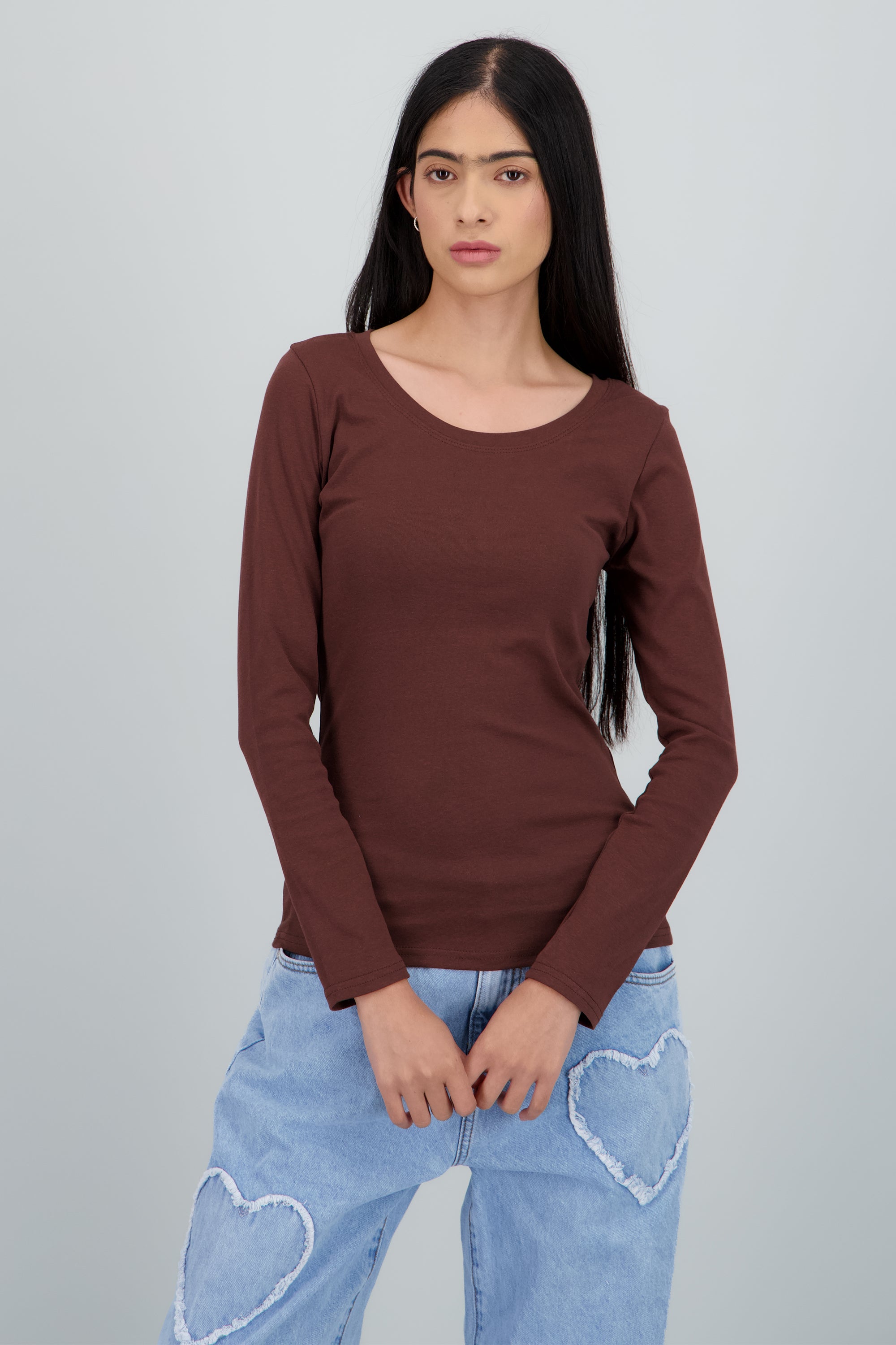 Top liso manga larga cuello redondo CHOCOLATE