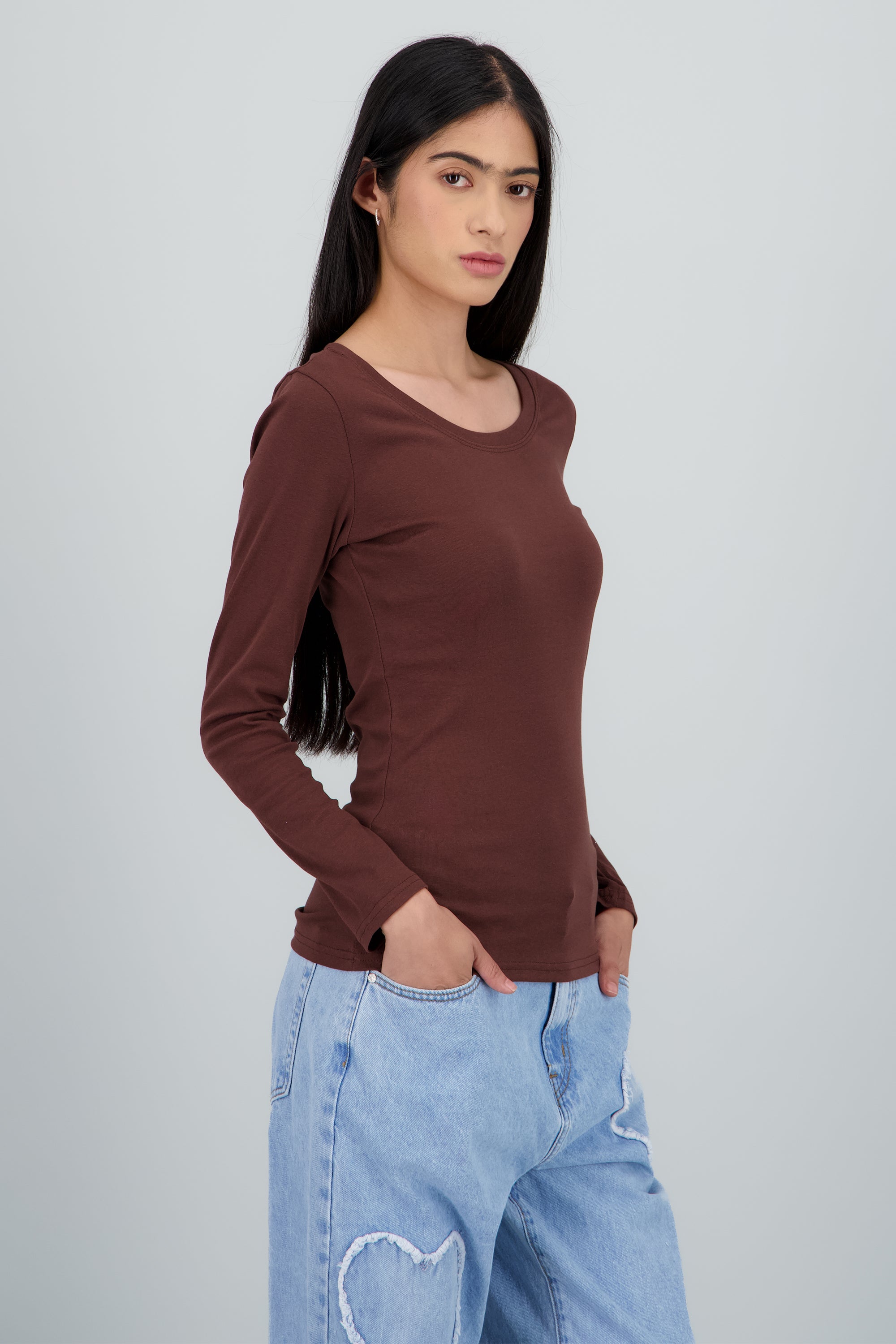 Top liso manga larga cuello redondo CHOCOLATE