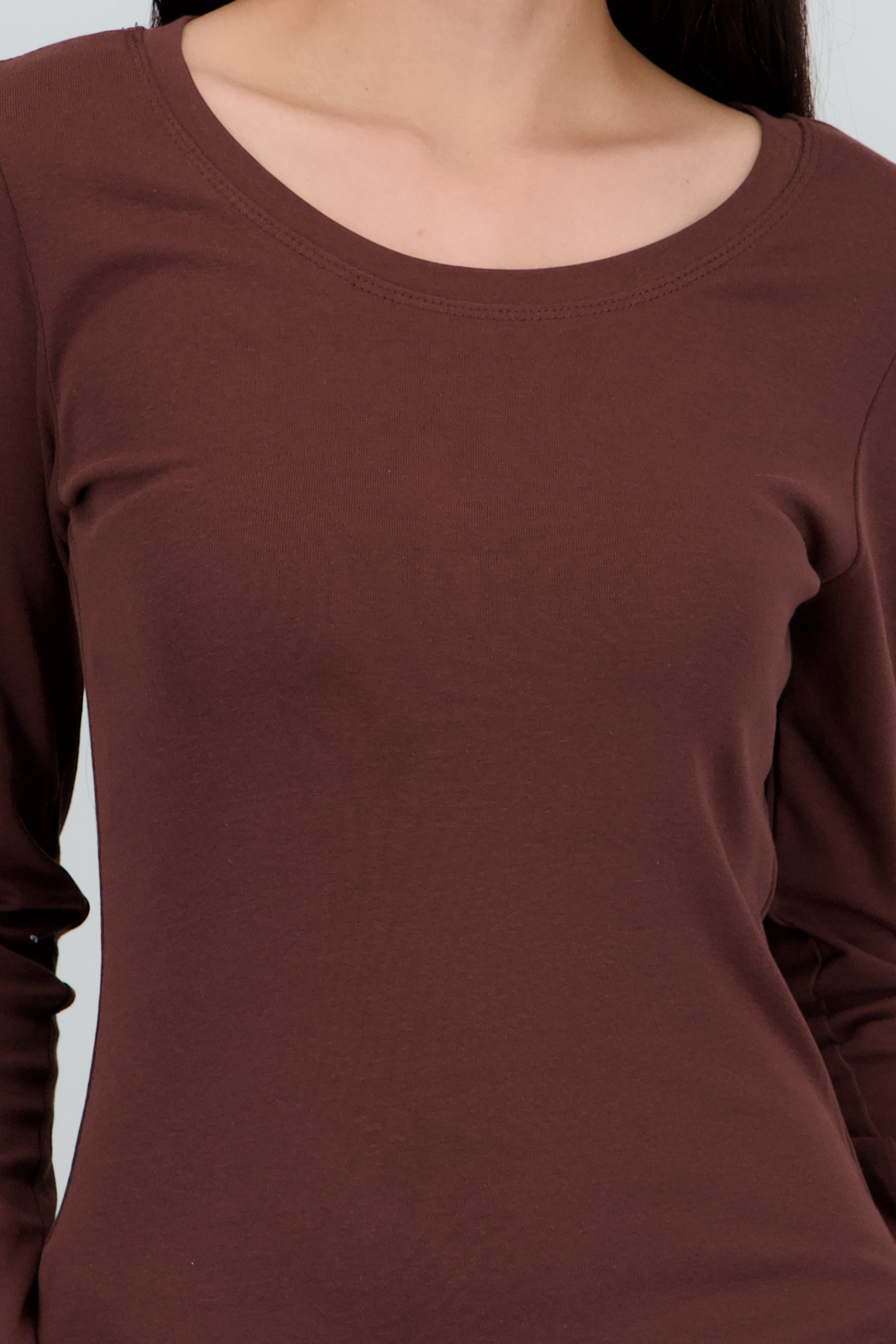 Top liso manga larga cuello redondo CHOCOLATE
