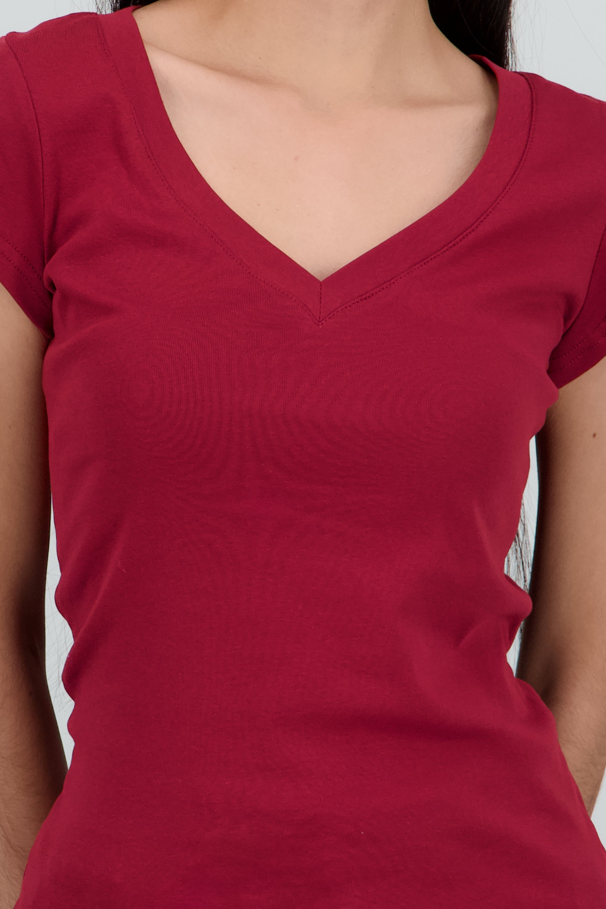 Playera lisa manga corta cuello v CIRUELA