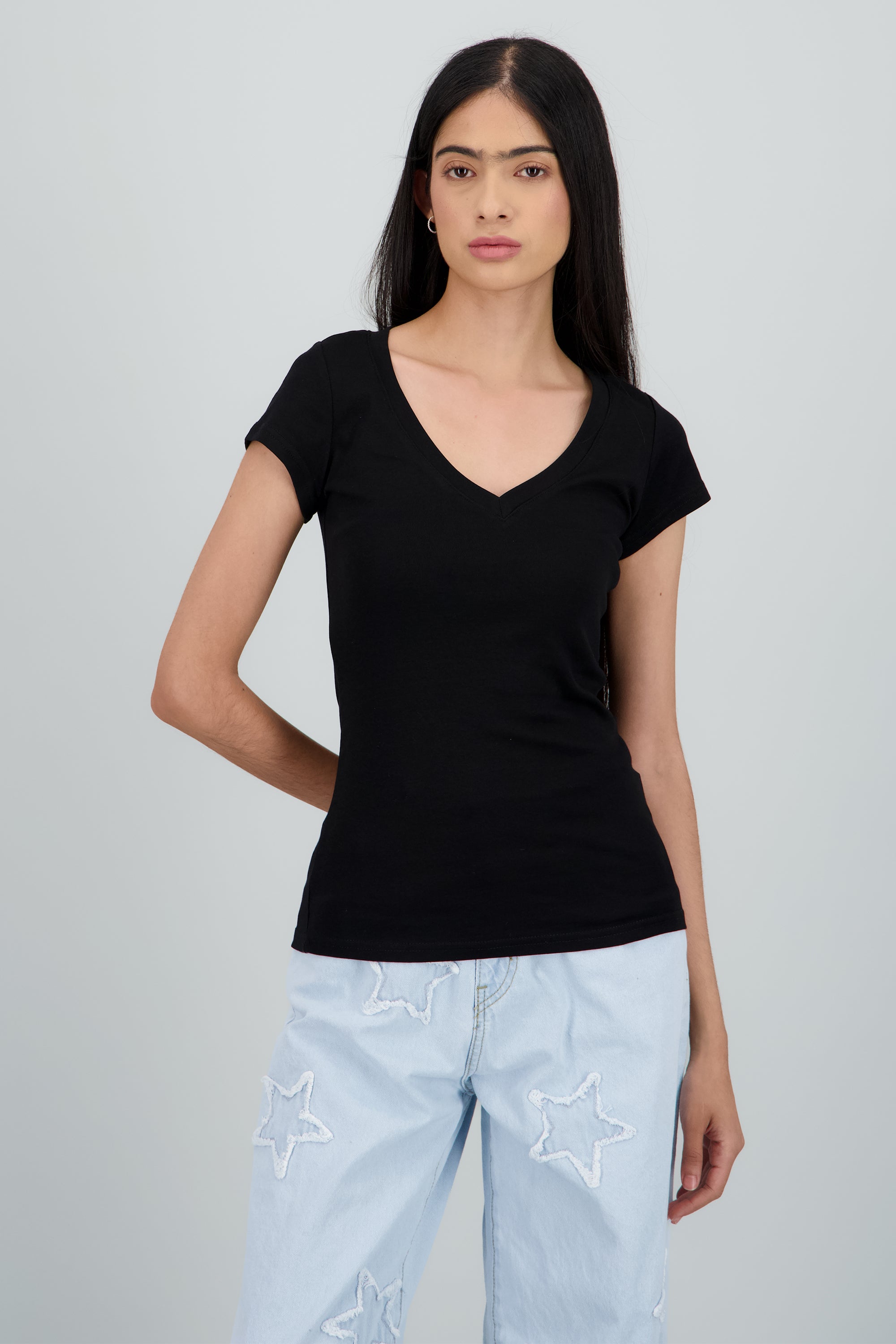 Playera lisa manga corta cuello v NEGRO