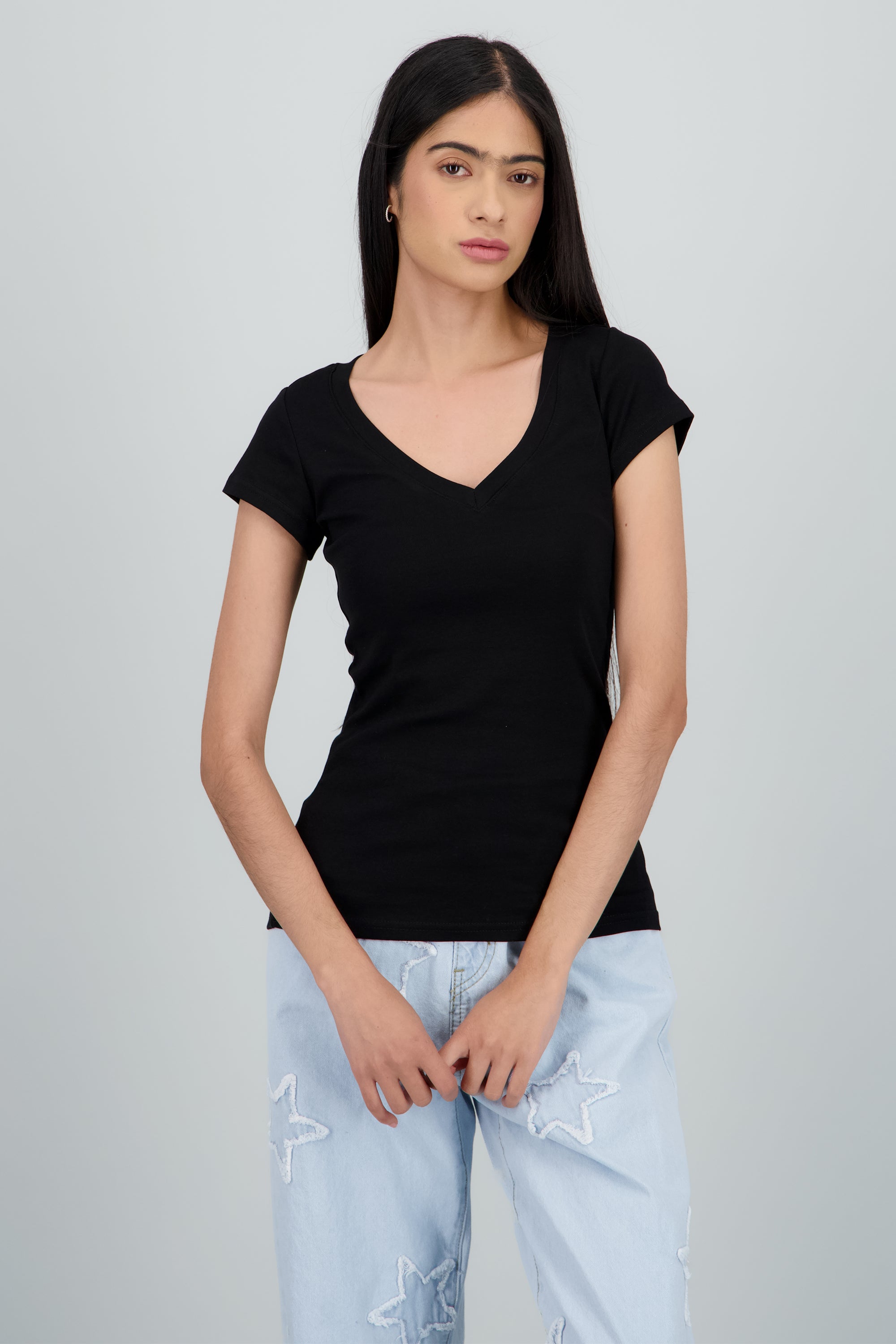 Playera lisa manga corta cuello v NEGRO