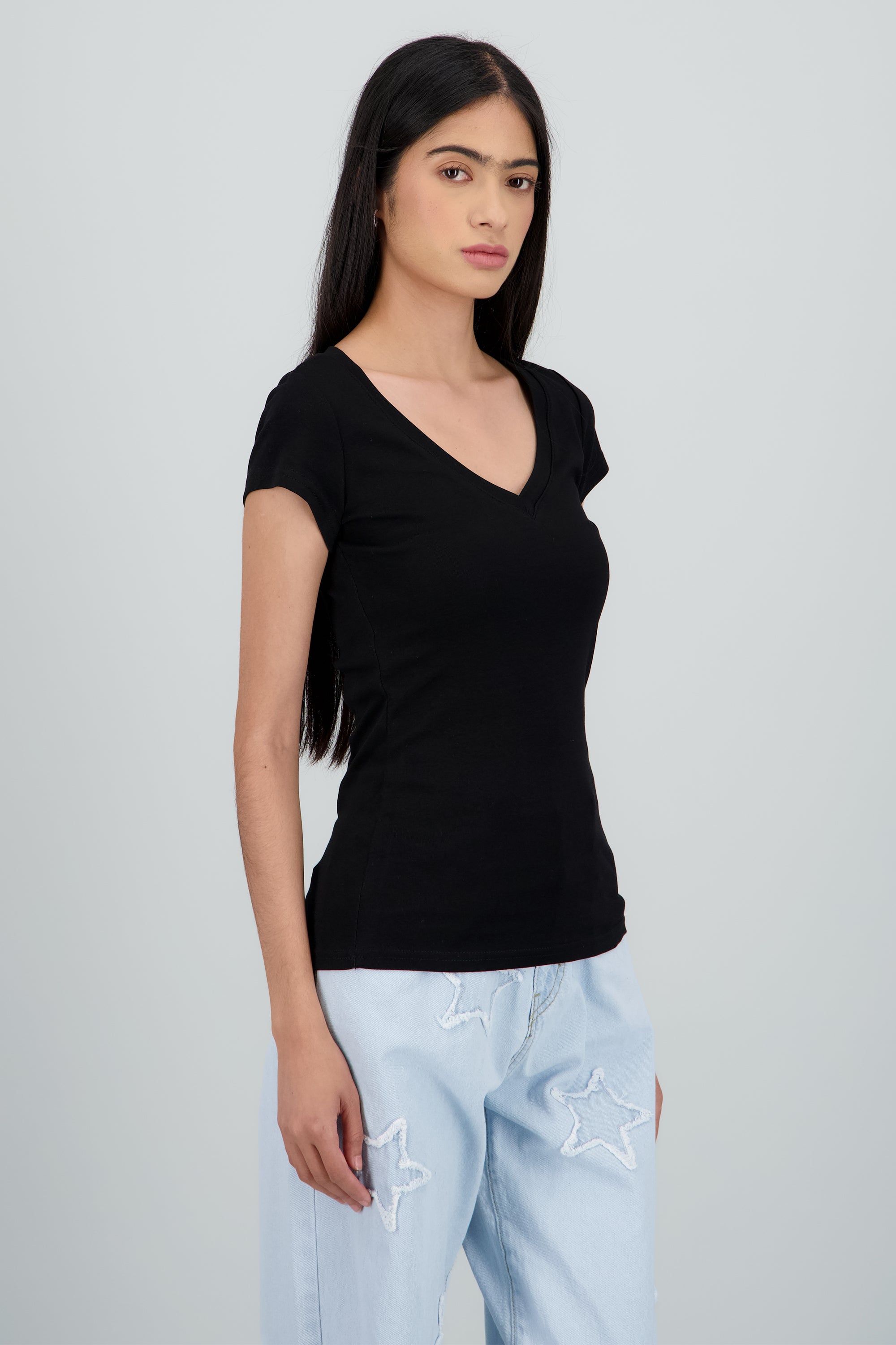 Playera lisa manga corta cuello v NEGRO