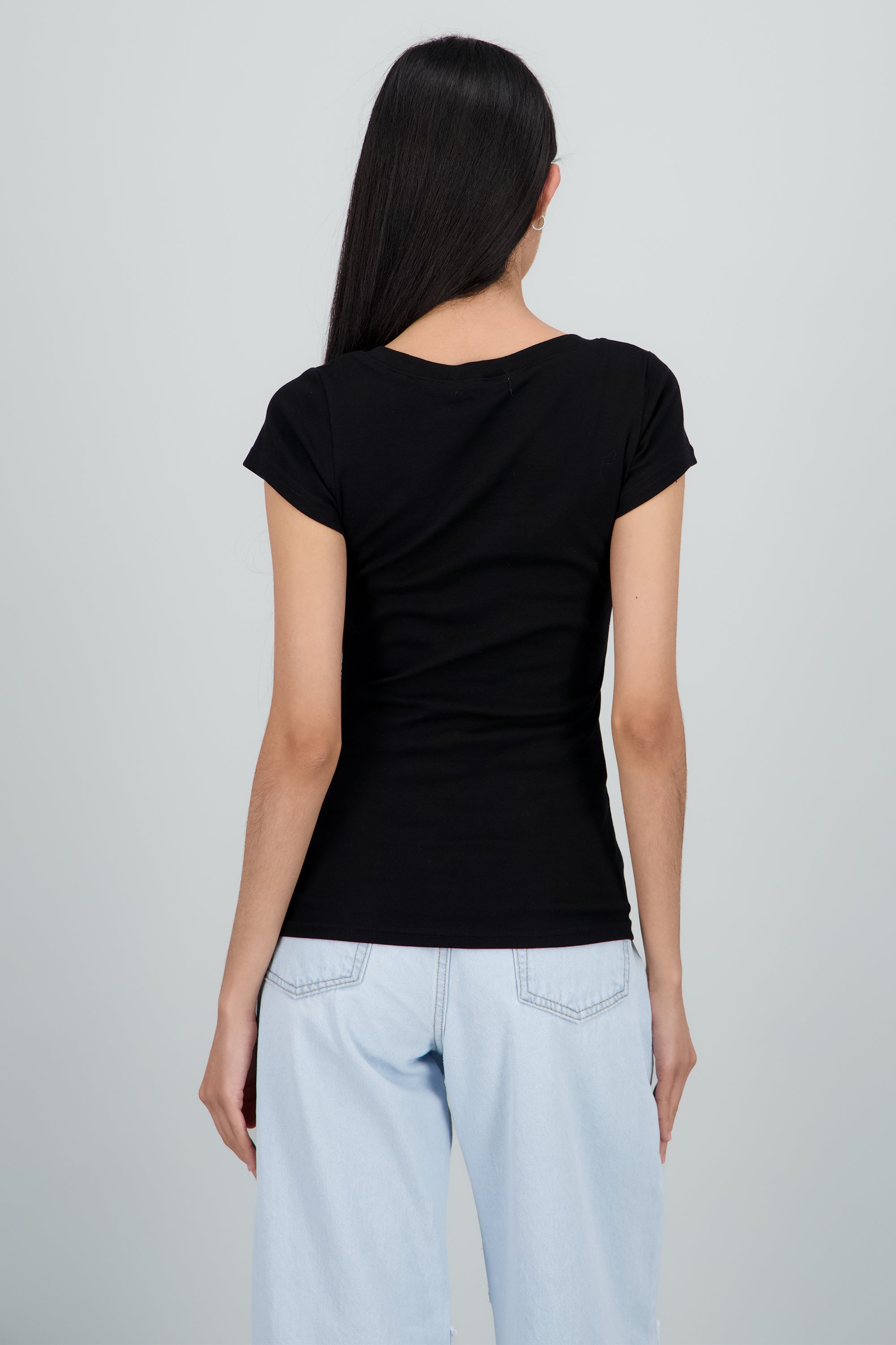 Playera lisa manga corta cuello v NEGRO