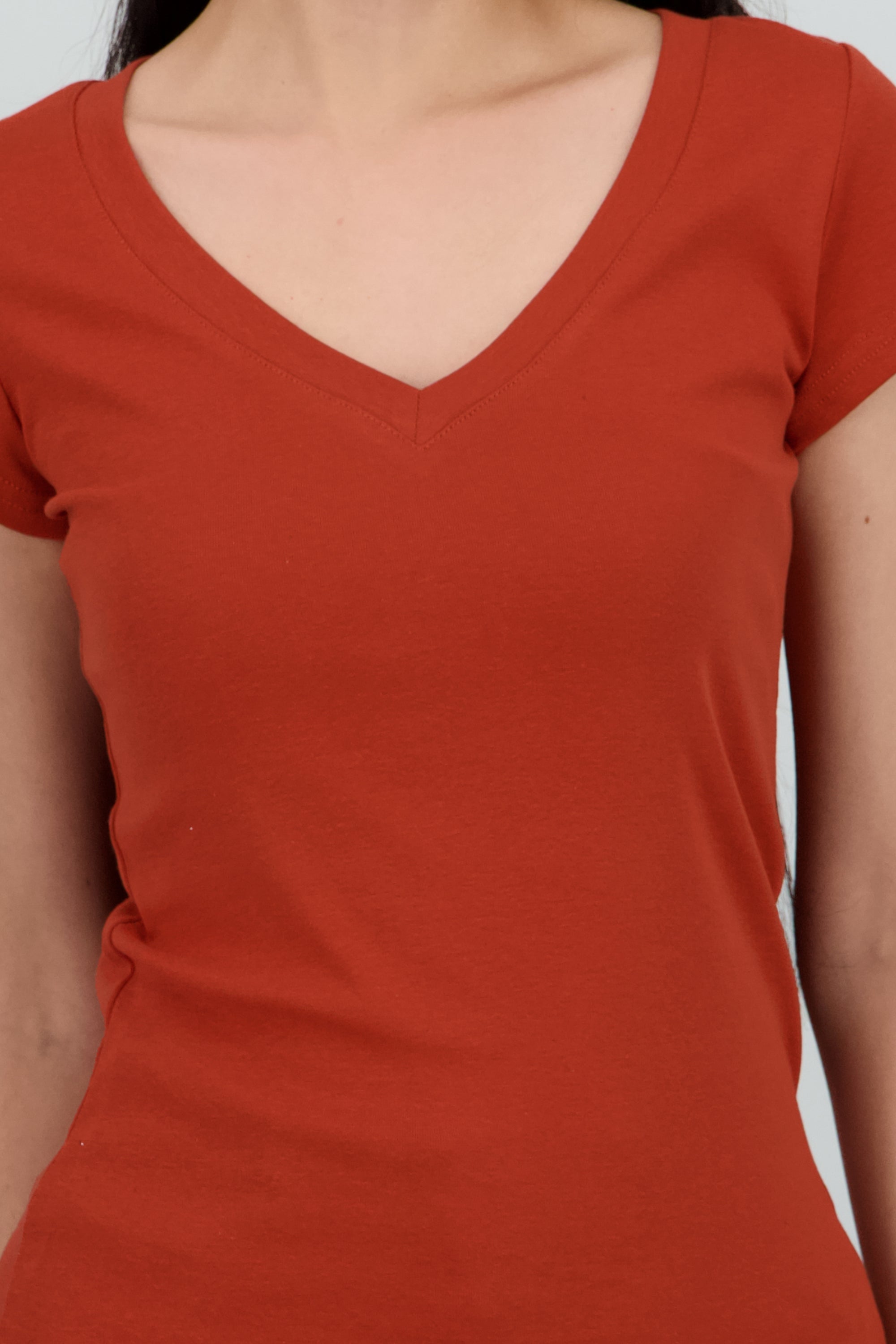 Playera lisa manga corta cuello v LADRILLO