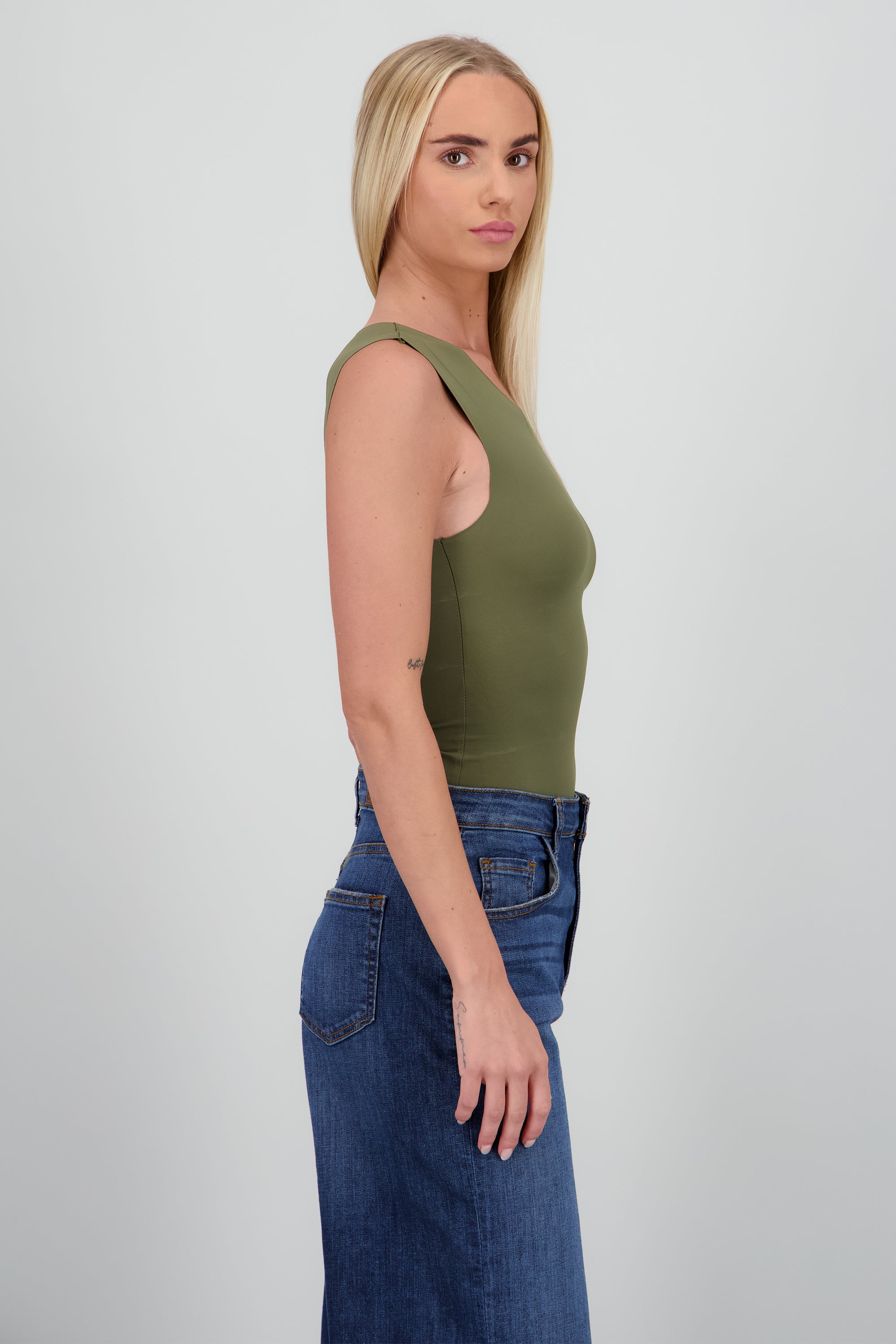 Bodysuit liso sin mangas cuello redondo OLIVO