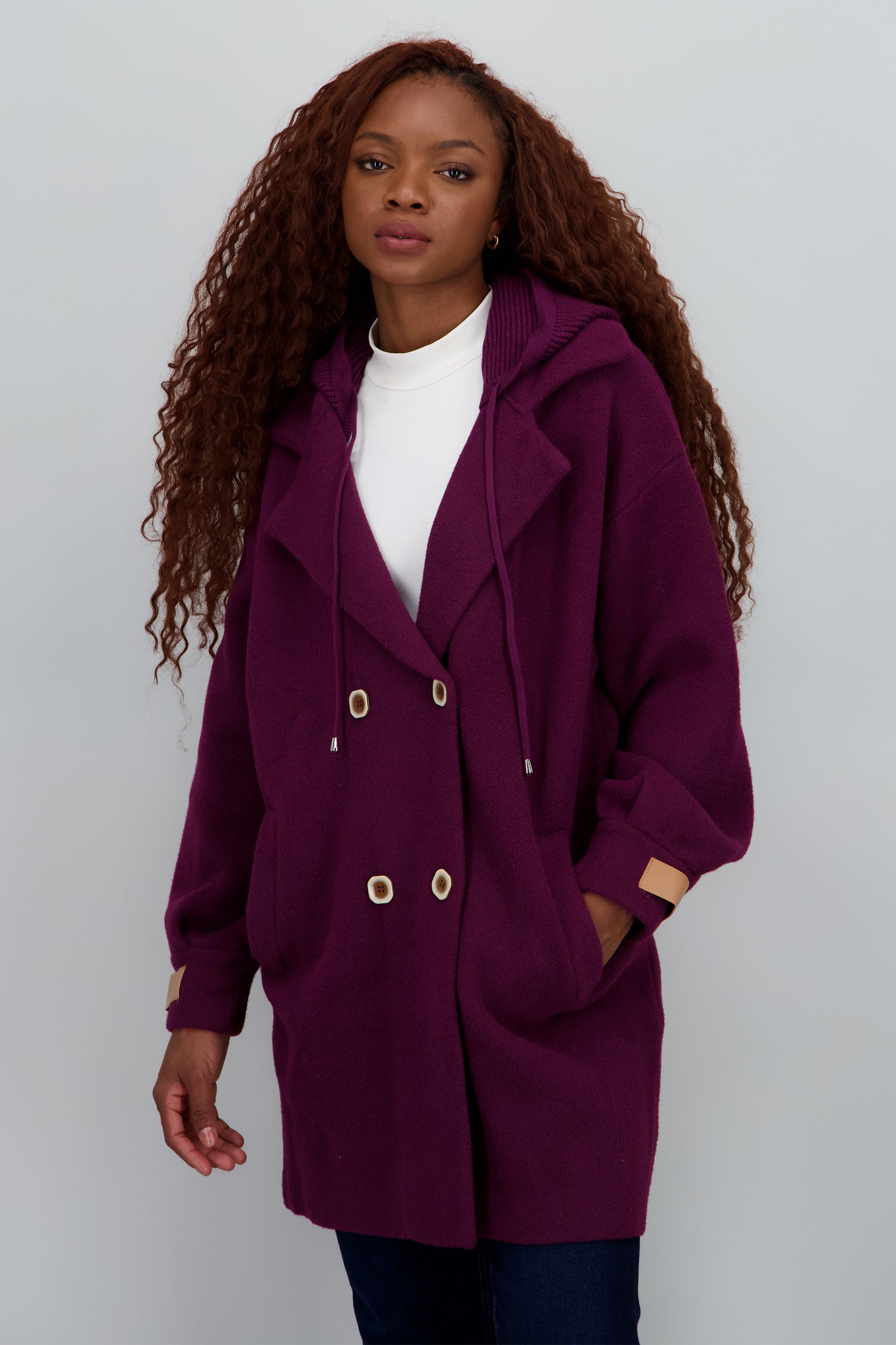 Cardigan largo con bolsas detalle gorro CIRUELA