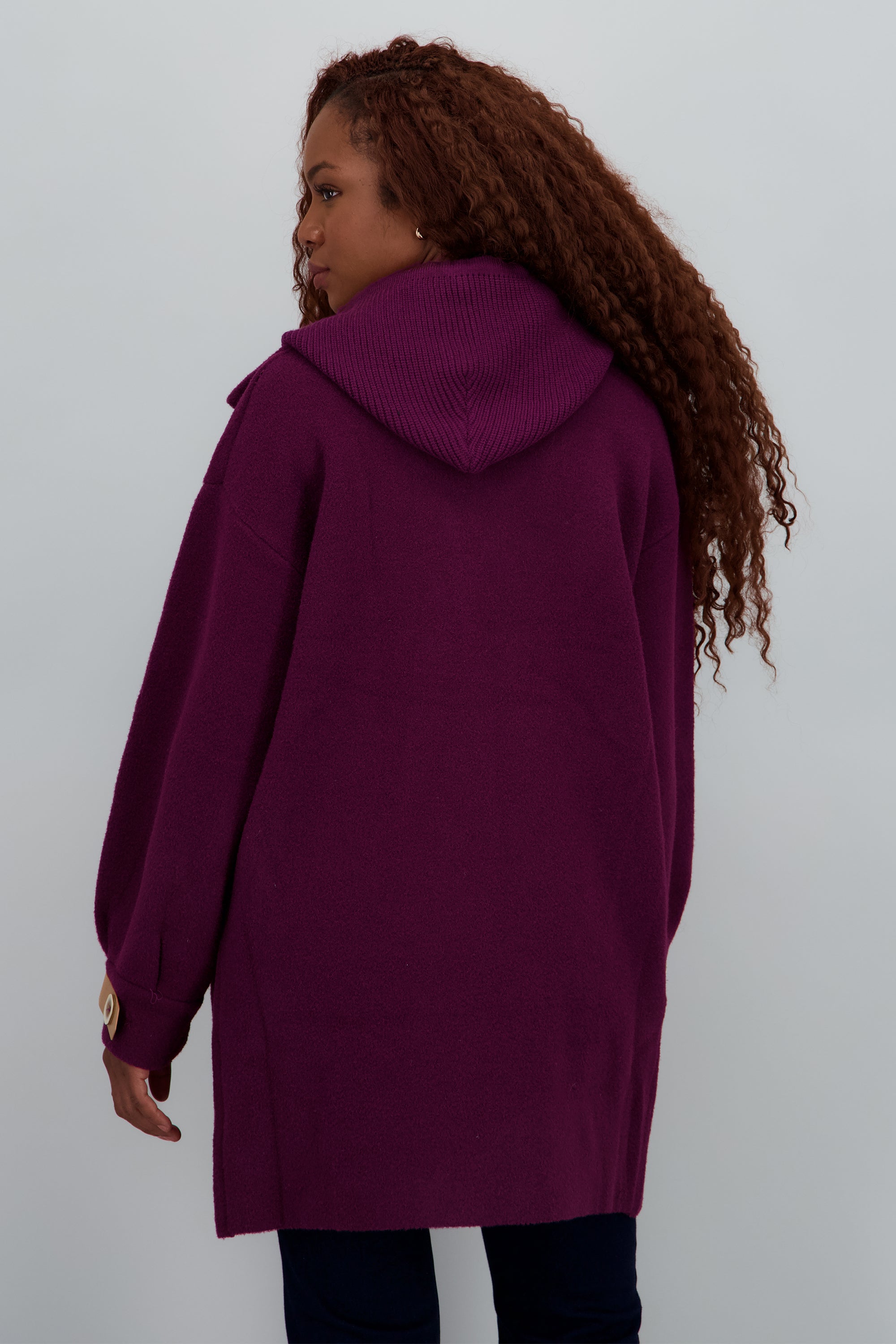 Cardigan largo con bolsas detalle gorro CIRUELA