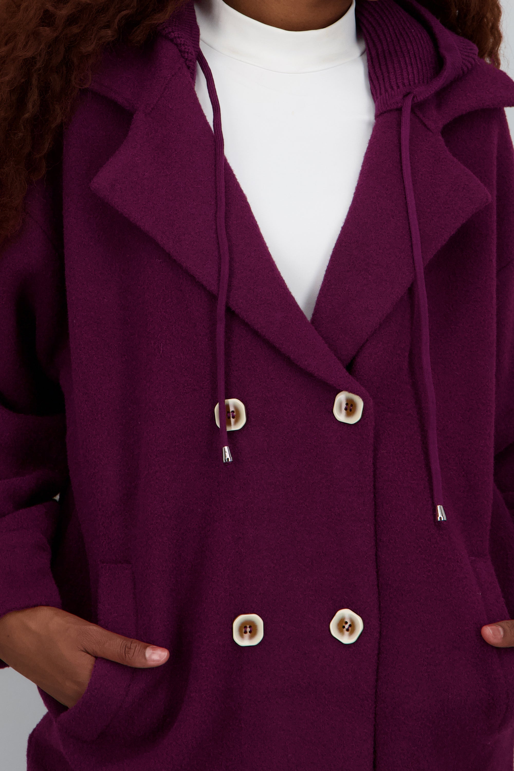 Cardigan largo con bolsas detalle gorro CIRUELA