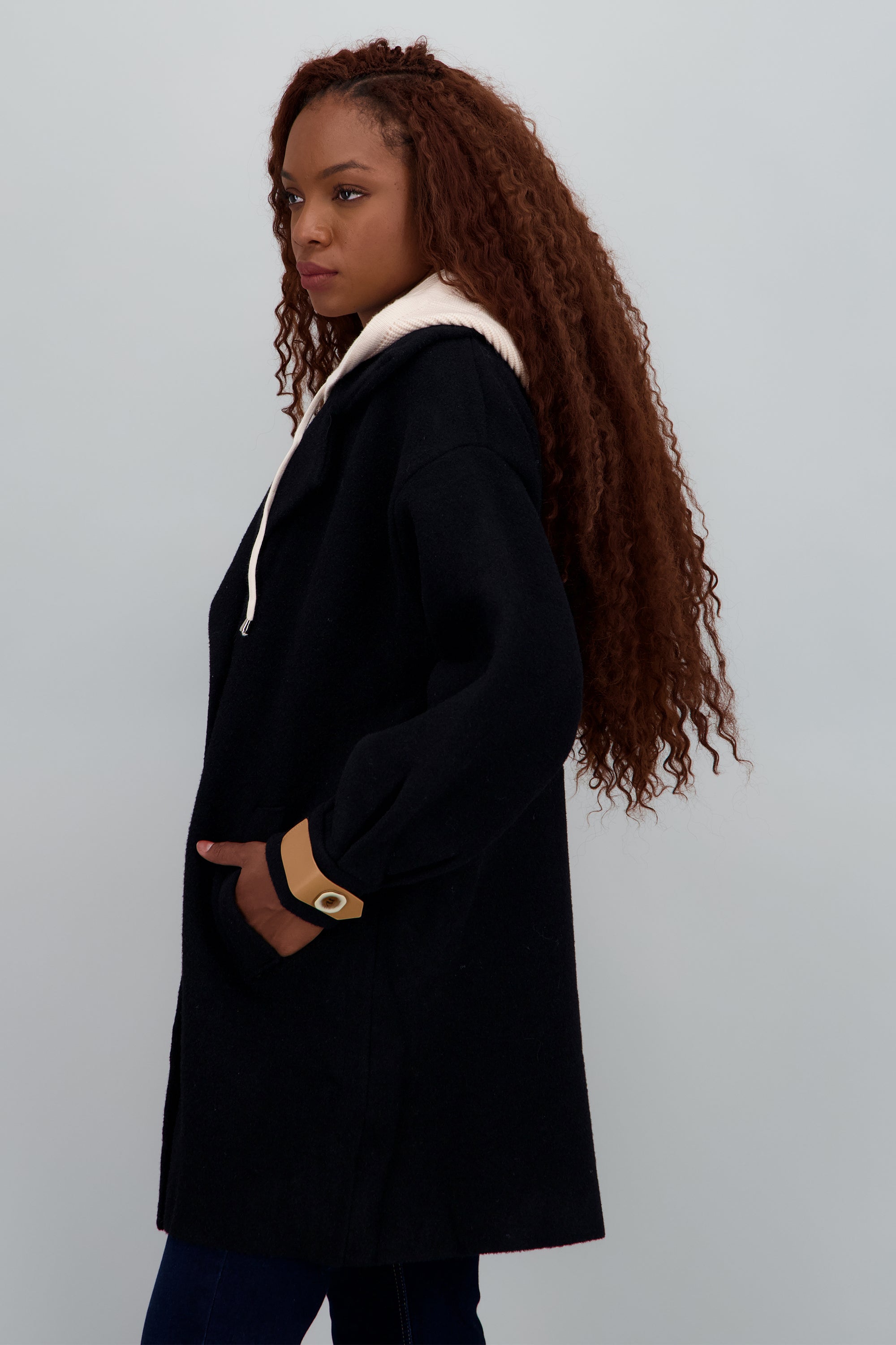 Cardigan largo con bolsas detalle gorro NEGRO