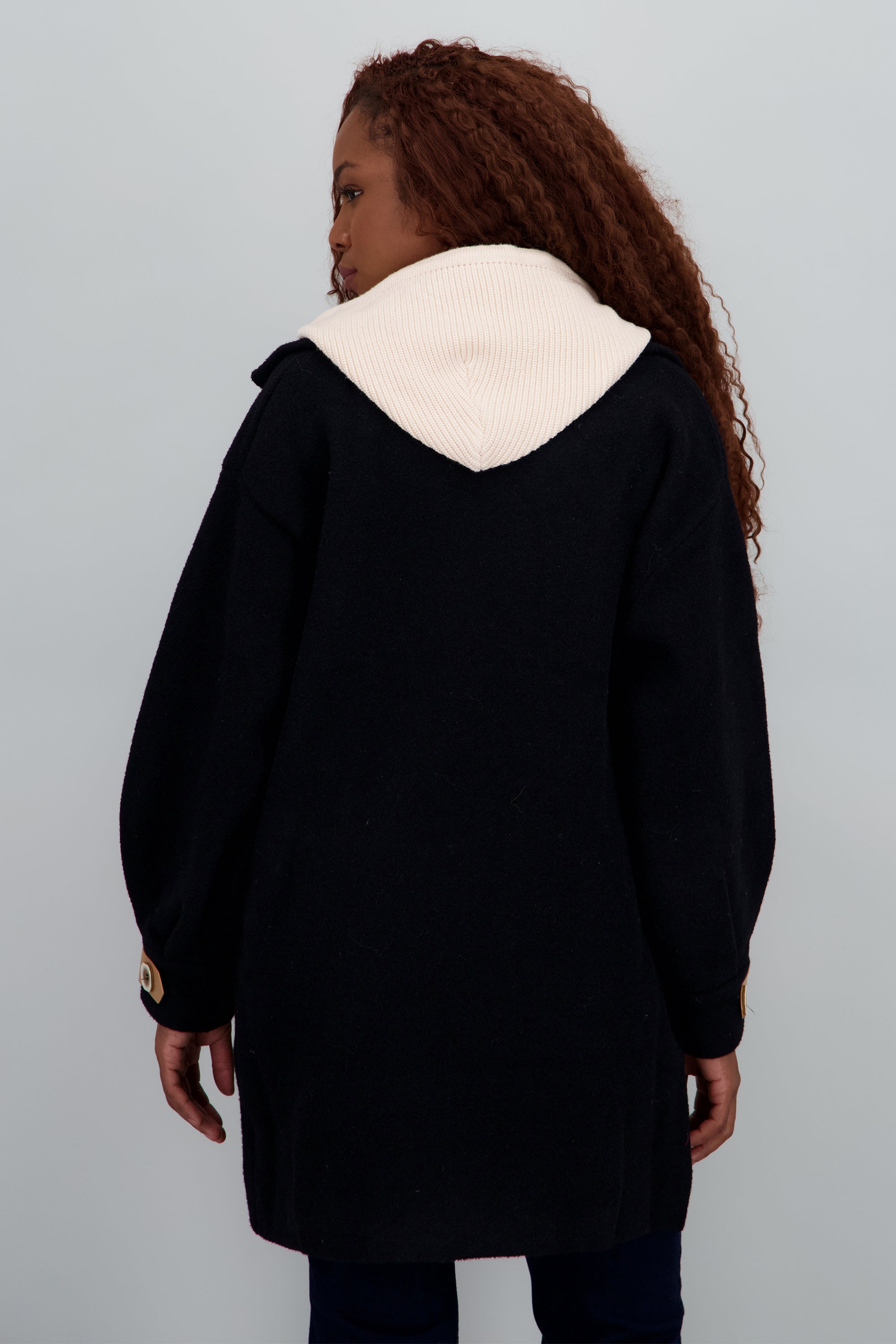 Cardigan largo con bolsas detalle gorro NEGRO