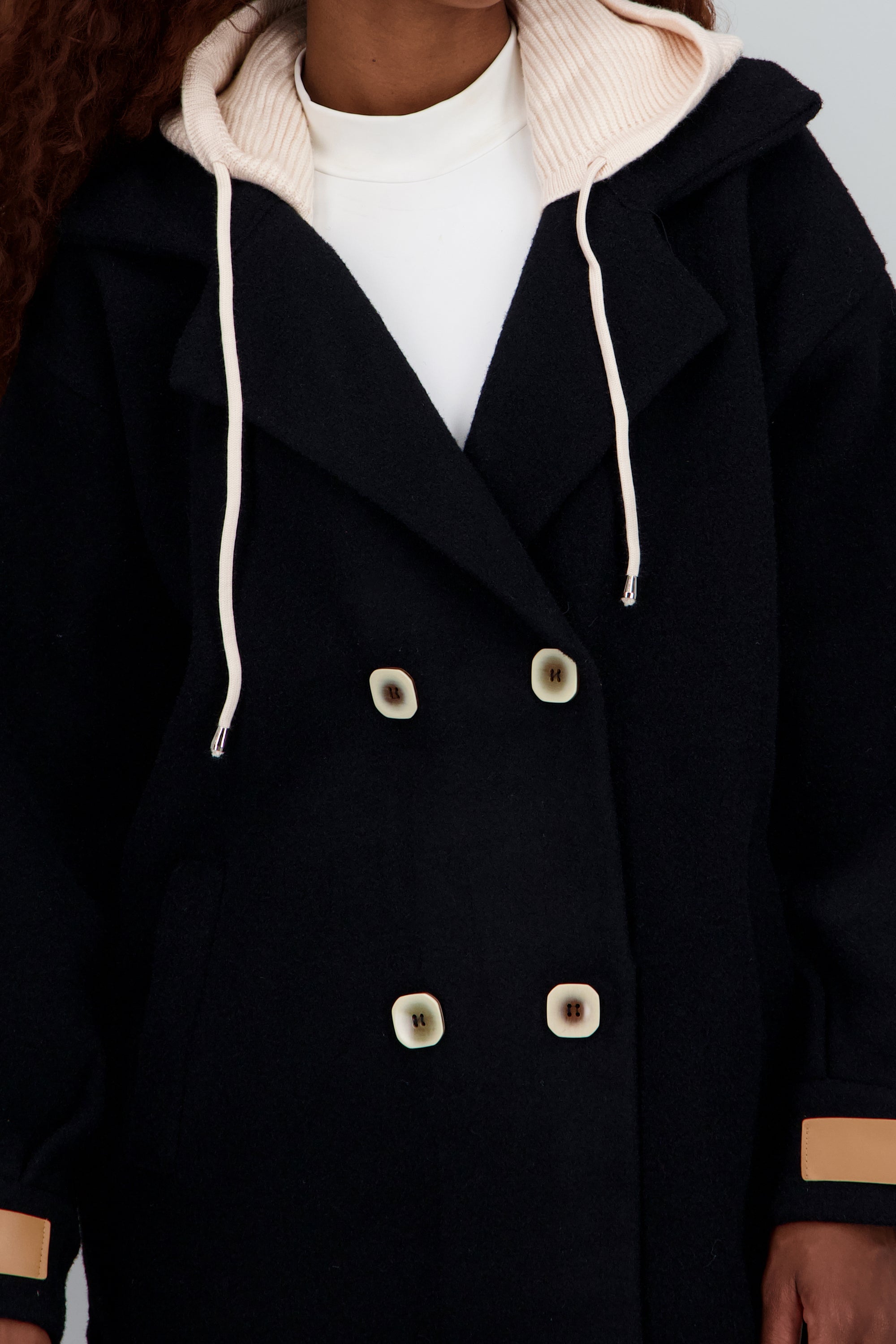 Cardigan largo con bolsas detalle gorro NEGRO